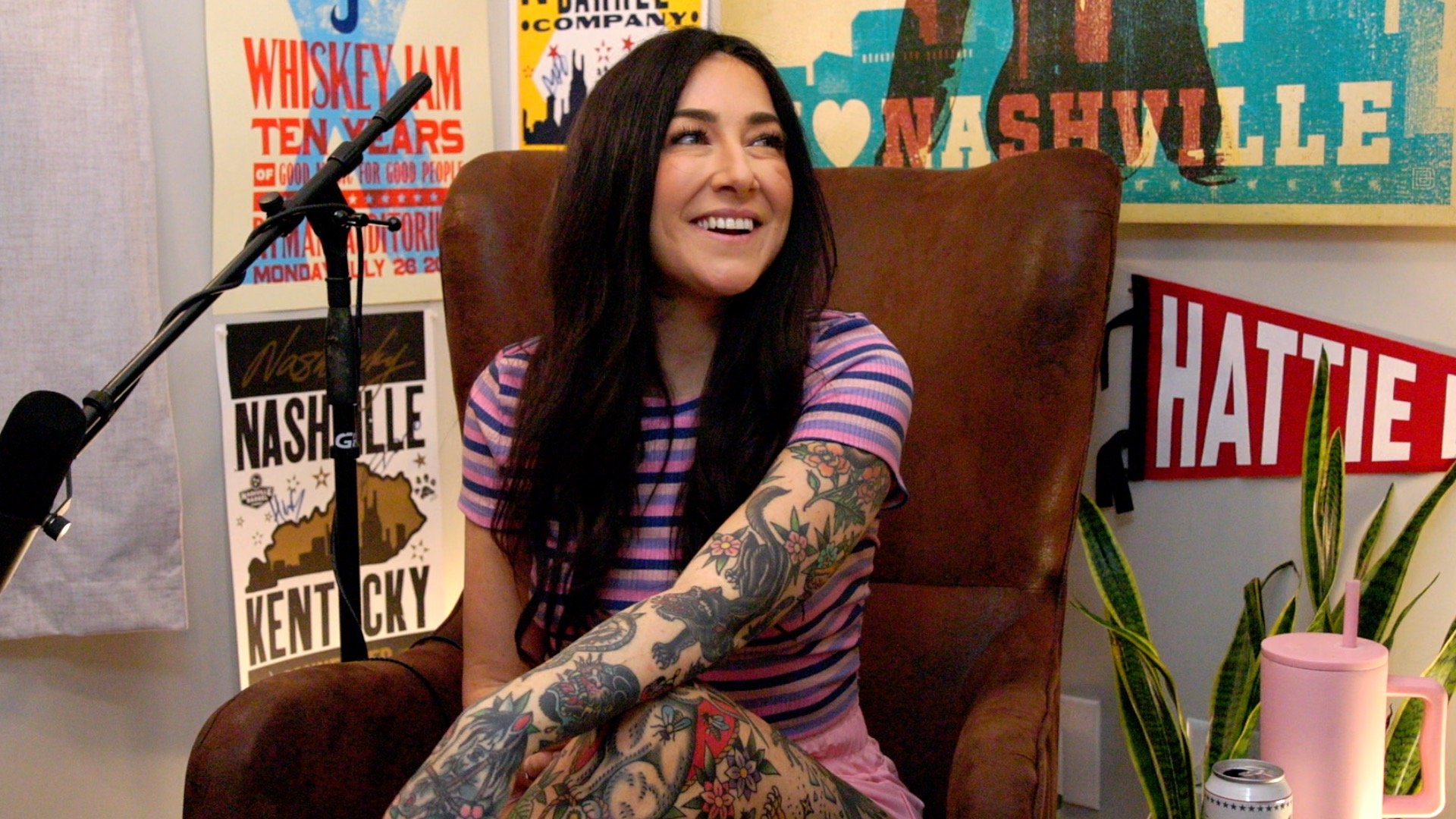 Sheyna Gee discusses “Rooster,” “Lonely” and her country-rock music on Heart of the Gulch.