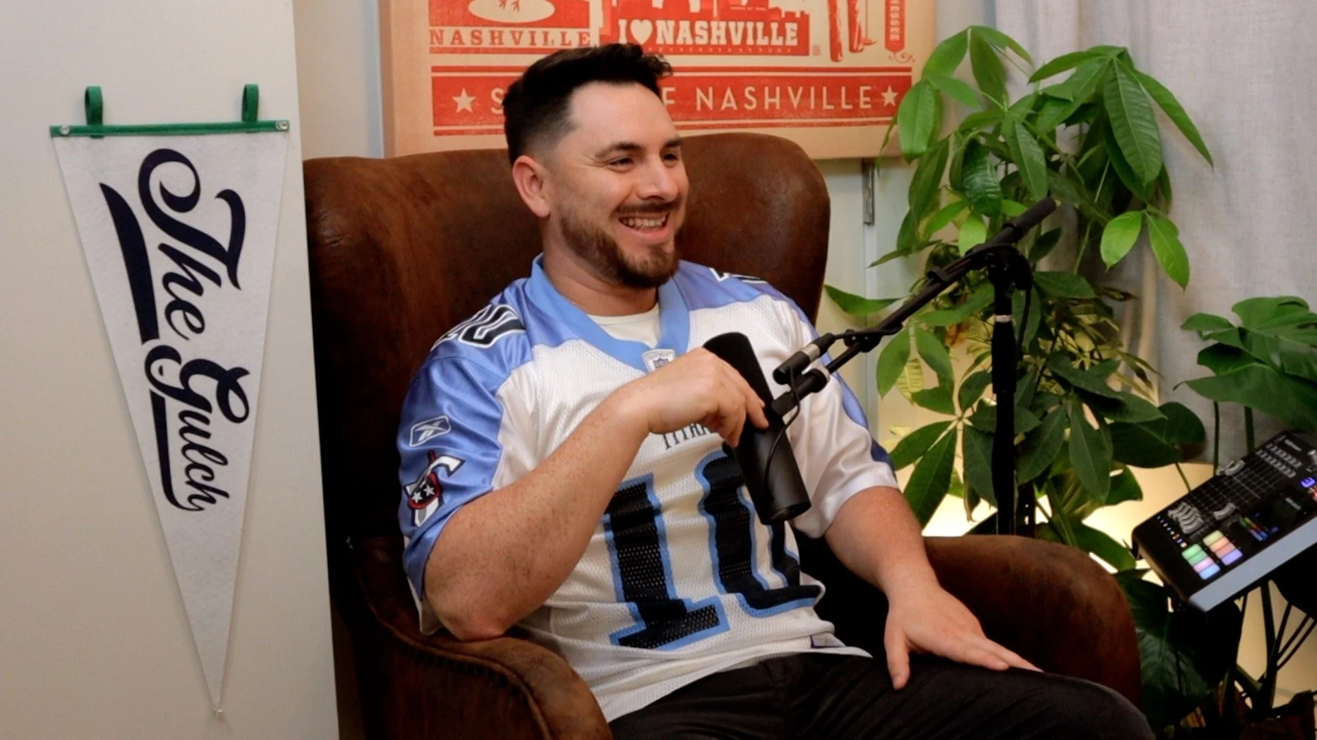 Tony Mendoza interviews Scottish country artist Chris Andreucci for Heart of the Gulch in Nashville.
