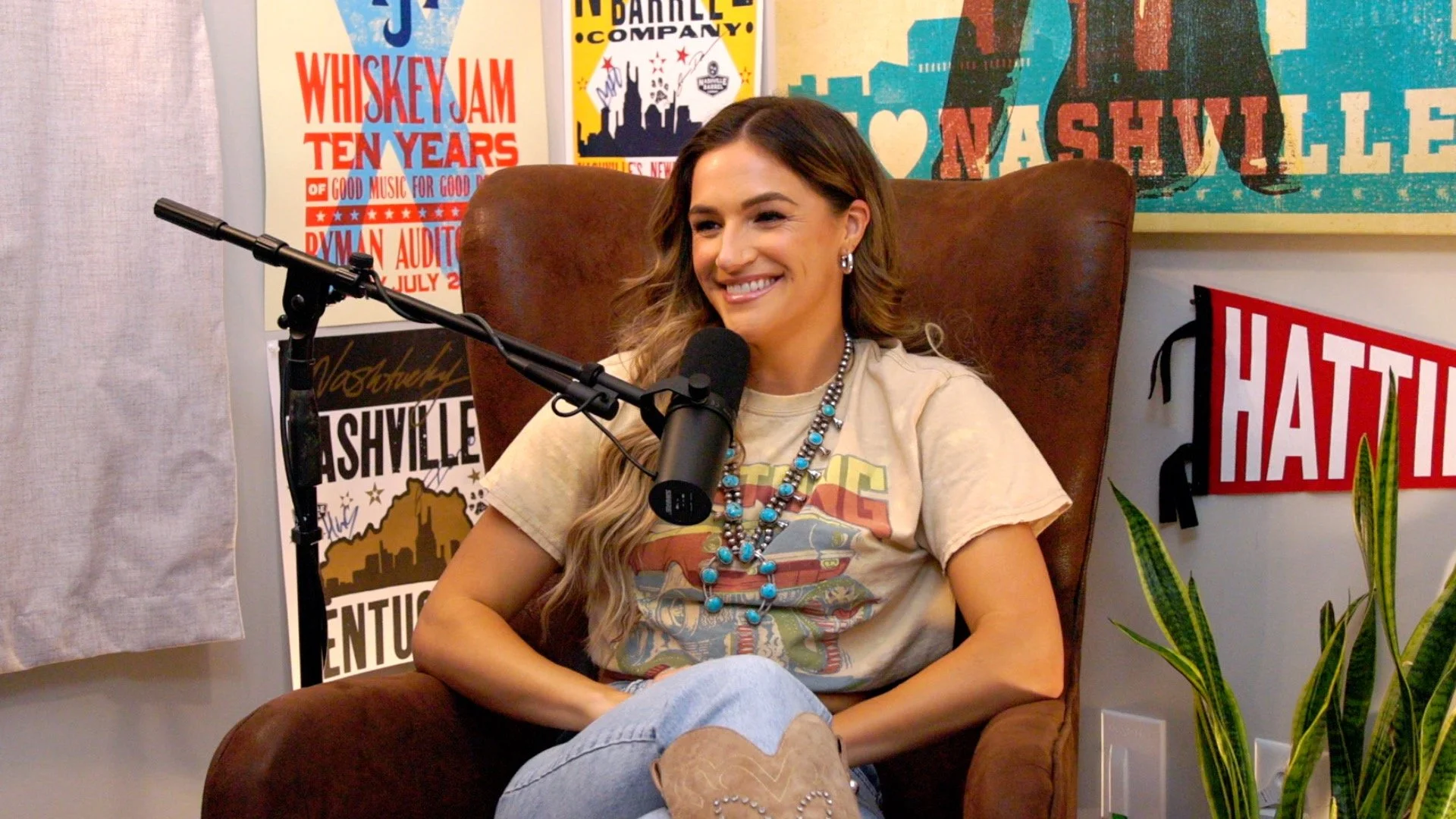 Grace Leer joins Heart of the Gulch to talk “Wine and Whiskey,” “Best Friend for Life,” and the personal stories inspiring her country music.