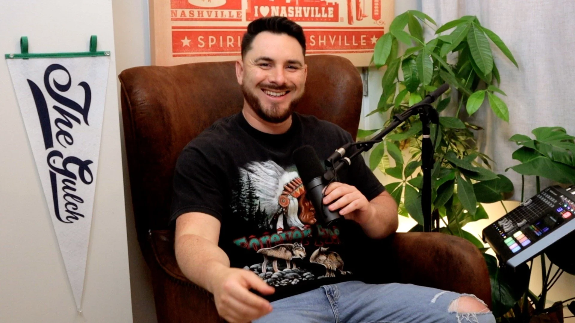 Tony Mendoza interviews Americana singer-songwriter Izzy Mahoubi for Heart of the Gulch in Nashville.