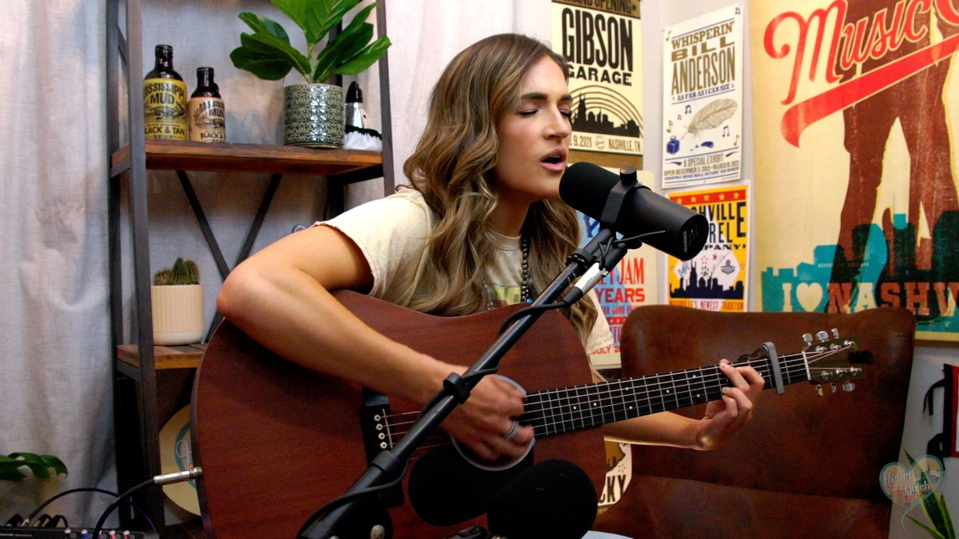 Country singer-songwriter Grace Leer delivers an exclusive live studio performance of “Wine and Whiskey” for Heart of the Gulch.