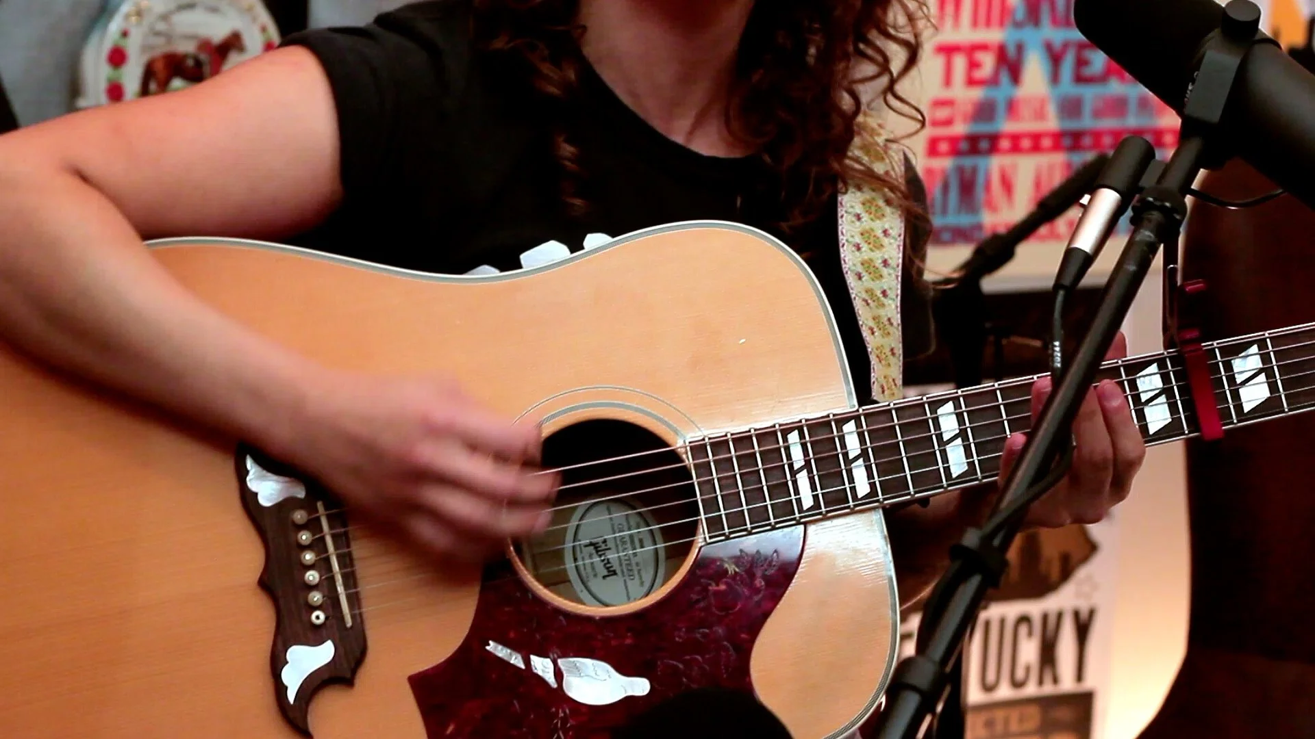 Izzy Mahoubi performs “Wanted” live for Heart of the Gulch in Nashville, Tennessee.