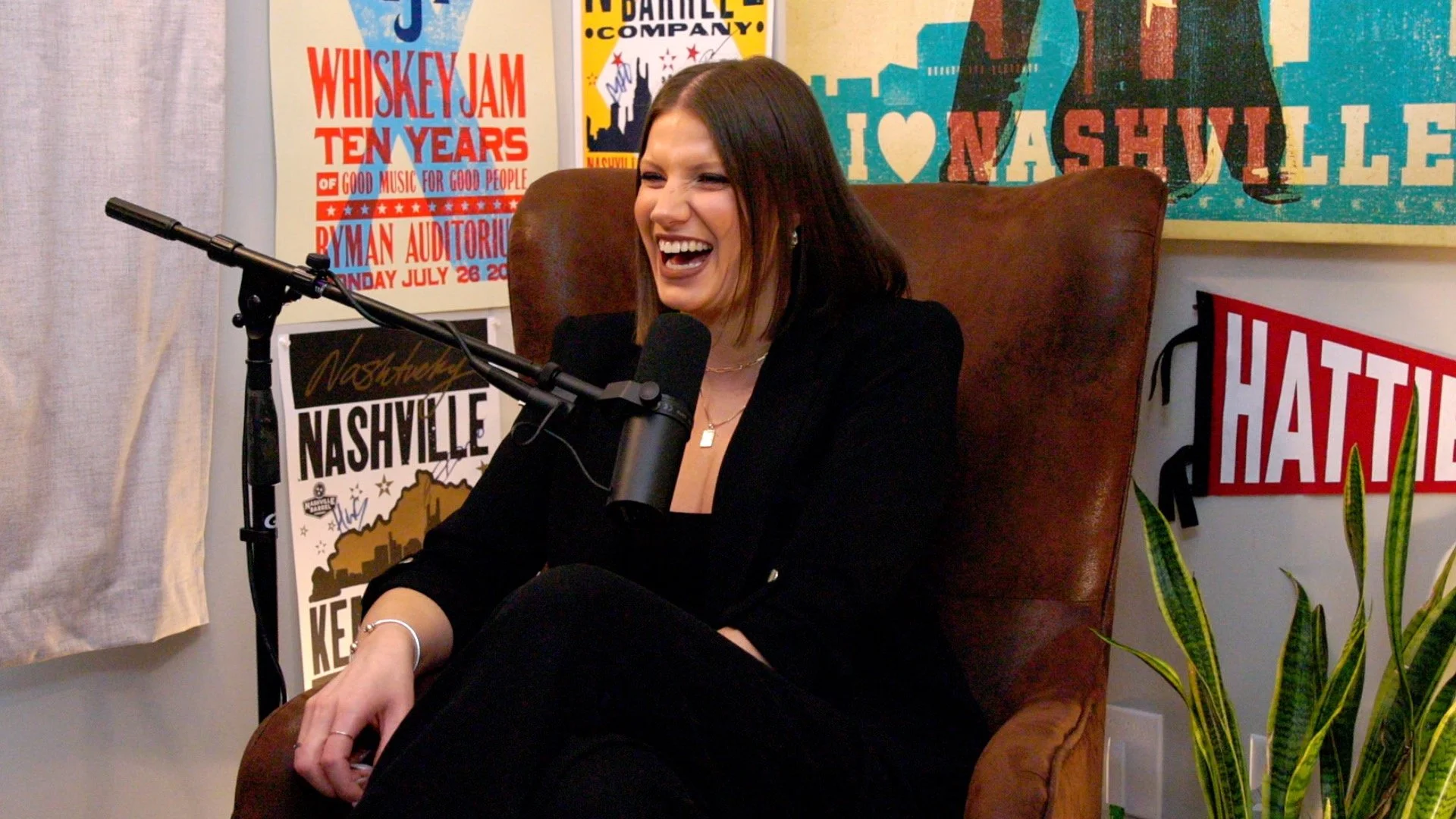 SiriusXM host Ania Hammar talks Nashville, country radio, interviewing artists, and her journey as an on-air personality on Heart of the Gulch.