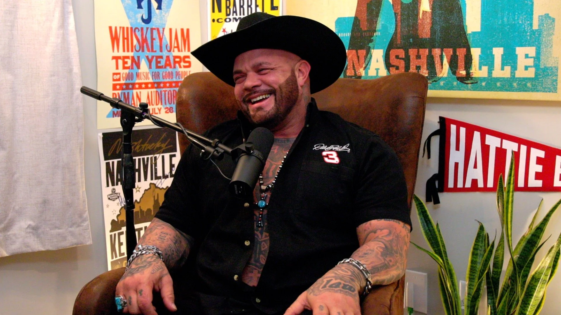 Struggle Jennings talks outlaw country, hip-hop, songwriting, and the music that has helped him build a fiercely loyal independent fanbase on Heart of the Gulch.