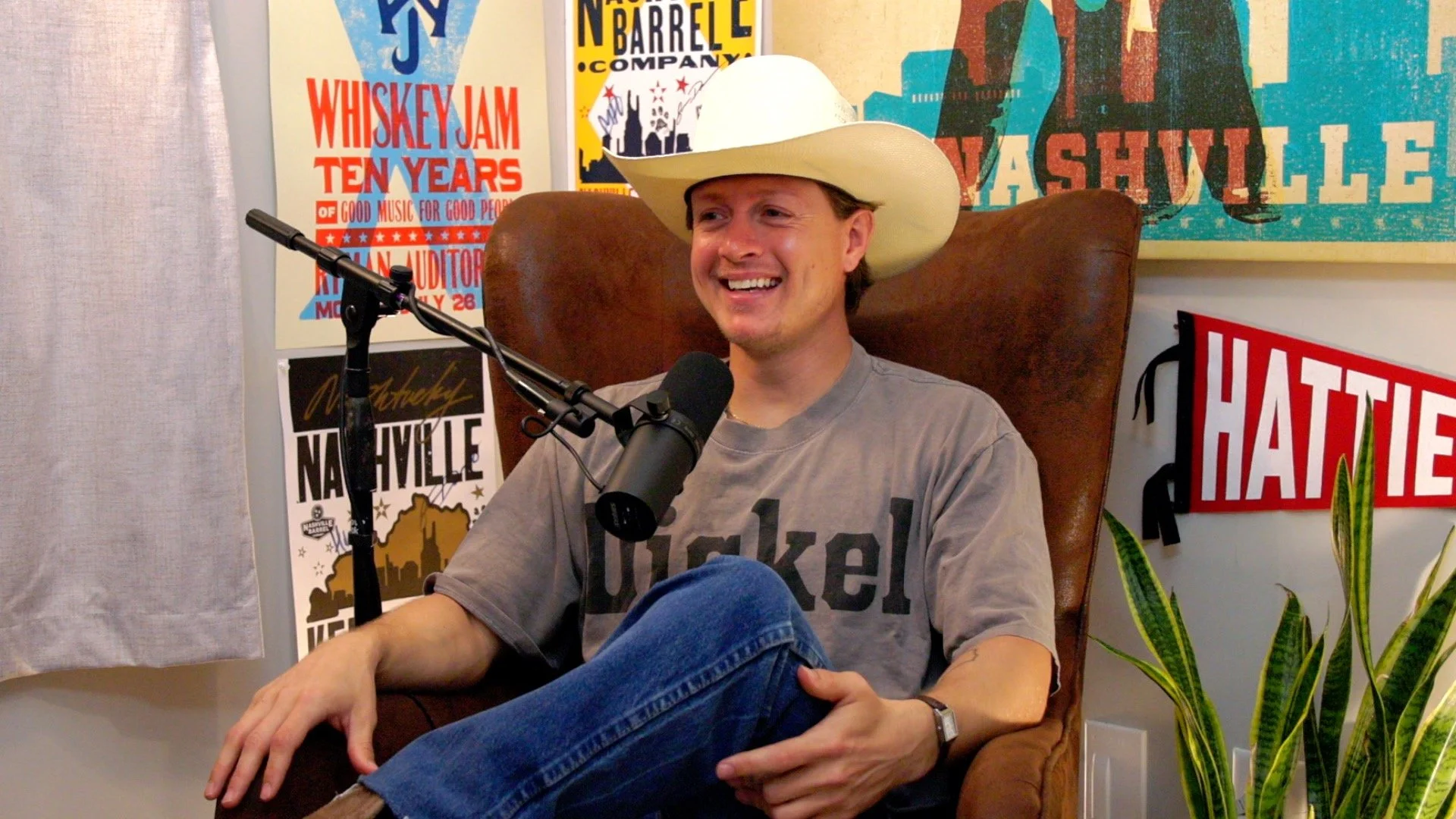 Texas singer-songwriter Alex Lambert discussing his debut album Lonely Avenue on Heart of the Gulch in Nashville.