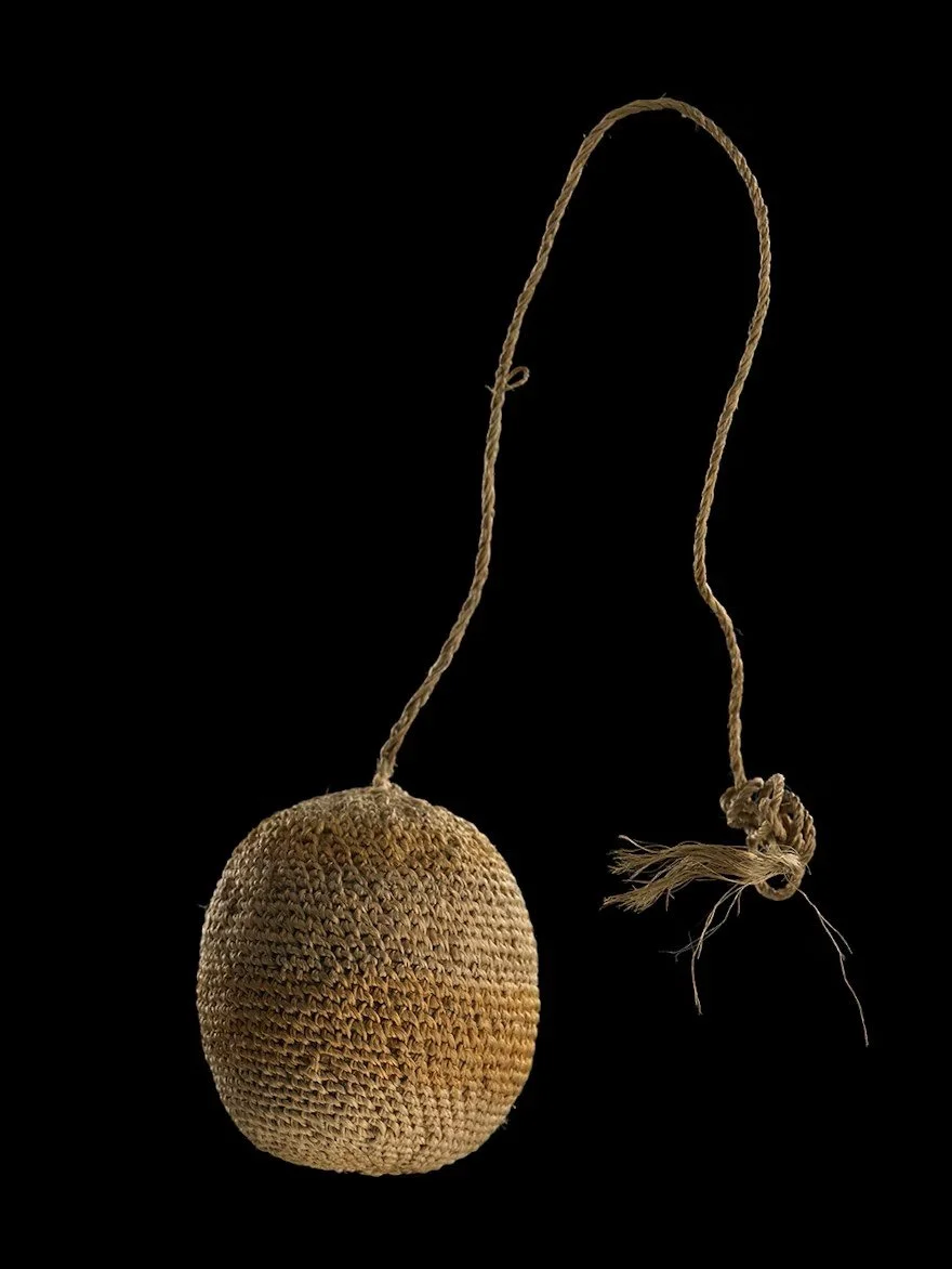 *Weaver unknown, muka, dye, raupō down, 1800-1900, New Zealand, Te Papa (ME002846)