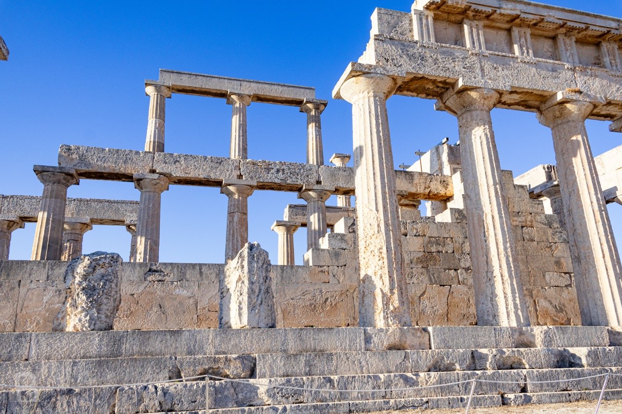 Surviving structural fragments reveal how columns, thresholds and
terraces once shaped a sacred complex.