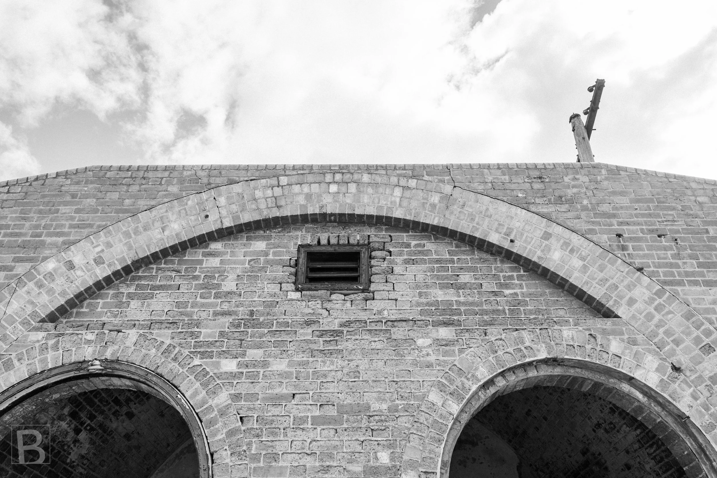 Heavy masonry curves and a solitary rooftop figure create an
unexpected meeting of architecture, scale and silhouette.