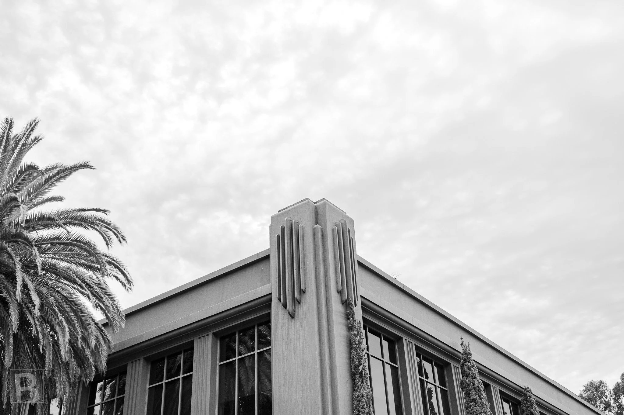 The building's central fin and clean horizontal roofline express the
balance and optimism of interwar design.