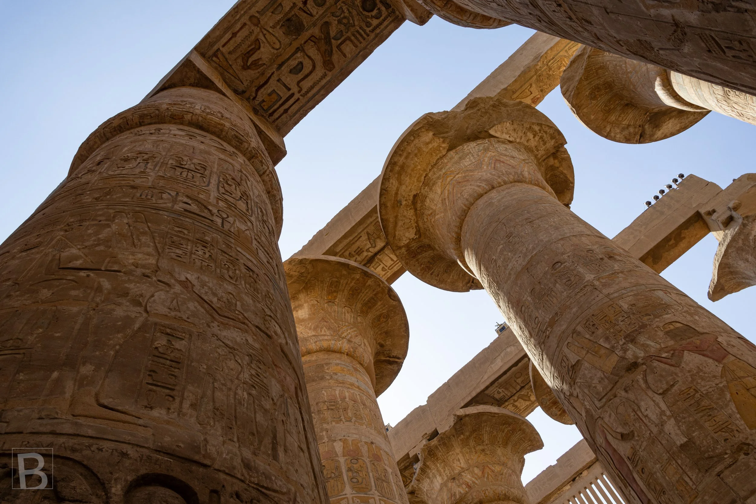 The upward view reveals the immense scale, dense spacing and
decorated surfaces of Karnak's hypostyle hall.