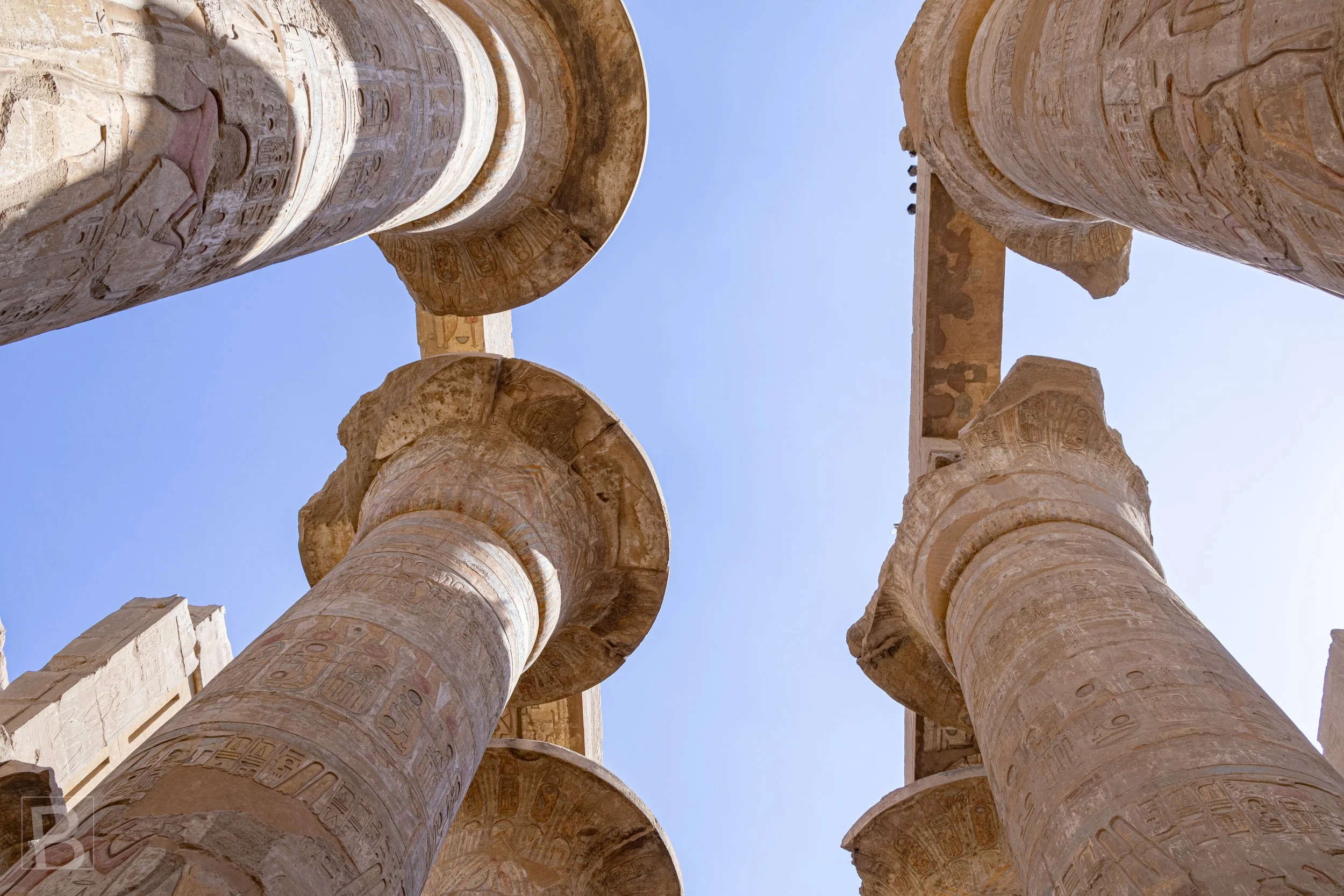 Seen directly upward, the columns form a dense canopy of carved
stone and negative space.