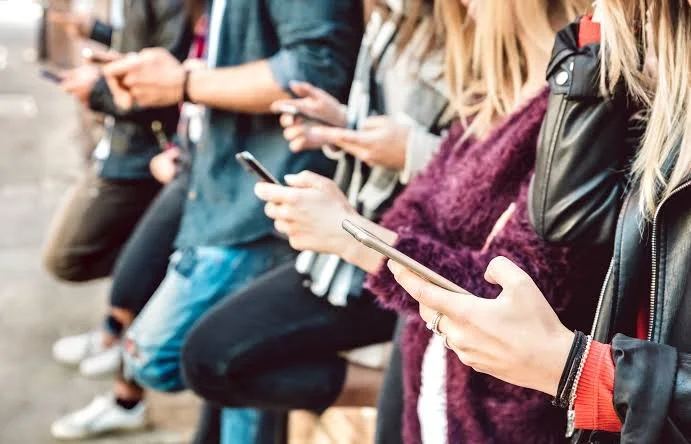 Teen Guide to Media, Friendships & Connection (39 Pages)