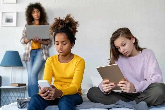 Parents' Guide to Teens, Technology & Isolation (40 Pages)