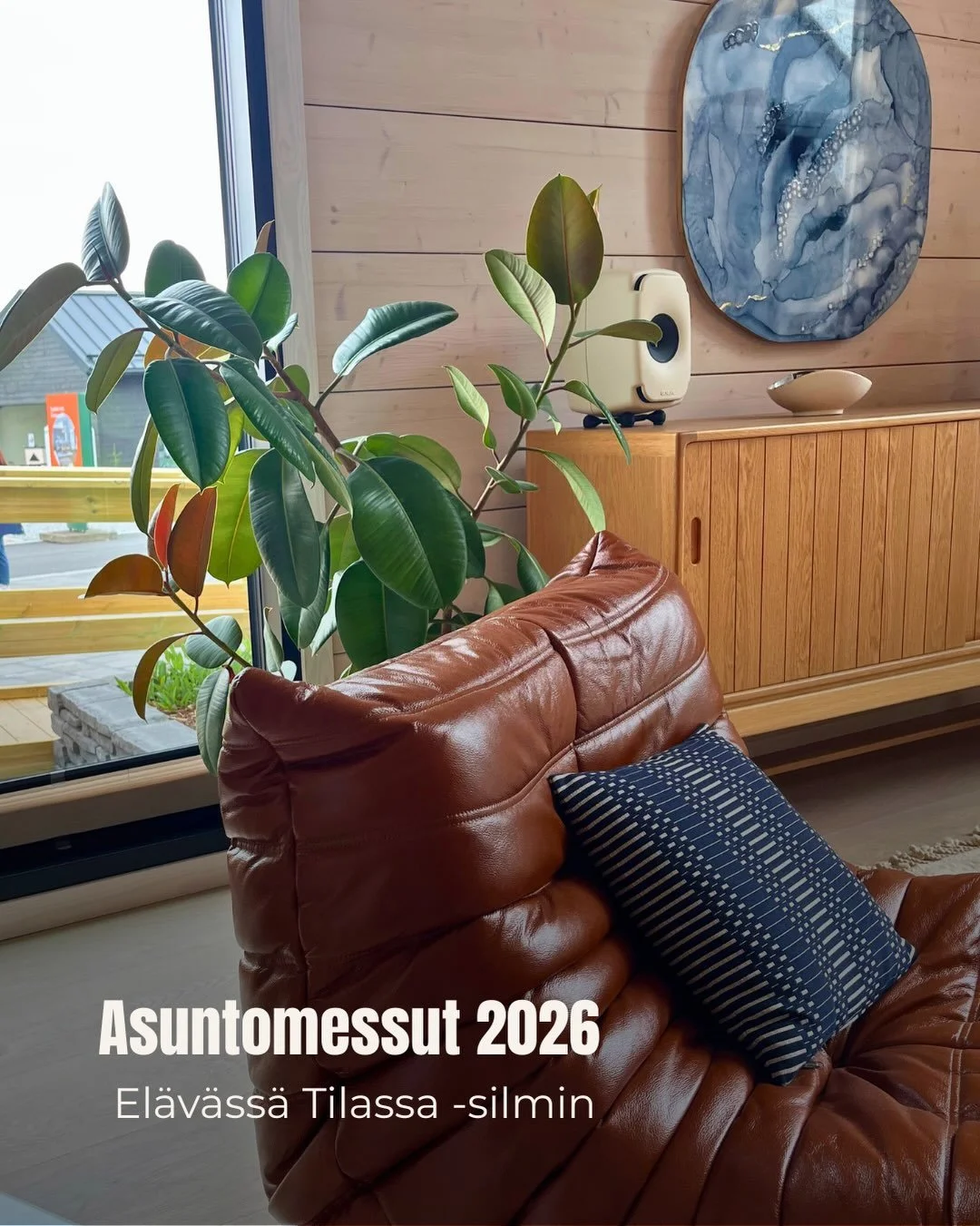 Asuntomessut ovat ennen kaikkea inspiraatiota.

T&auml;n&auml; vuonna minulle j&auml;iv&auml;t mieleen seesteiset, harmoniset ja luonnonl&auml;heiset kodit. Vaalea puu, suuret ikkunat ja luonnonl&auml;heiset s&auml;vyt toistuivat l&auml;hes jokaisess