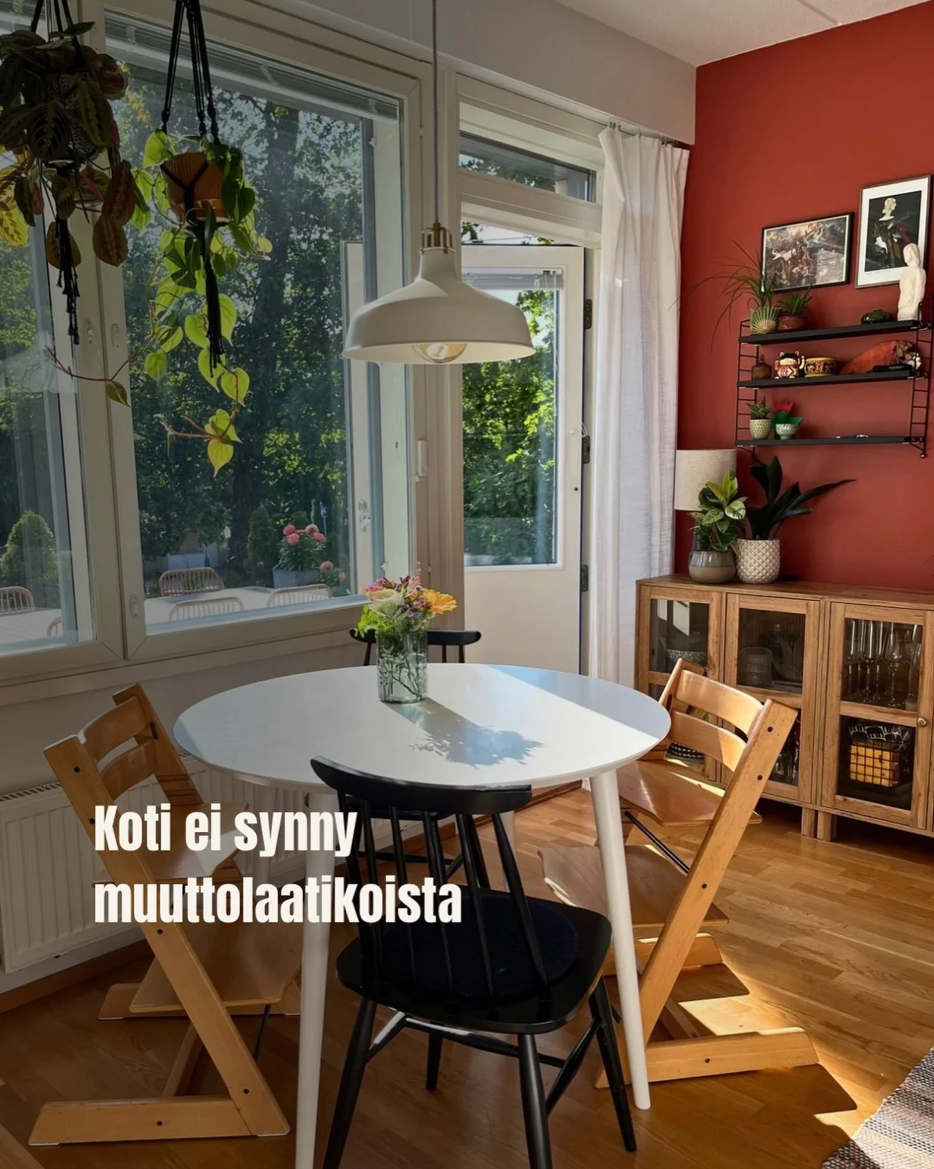 Koti ei synny muuttolaatikoista.

Uuteen kotiin ei muuteta vain tavaroita. Sinne muutetaan my&ouml;s oma el&auml;m&auml;. 

Kaikkea vanhasta kodista ei tarvitse ottaa mukaan. Osa tavaroista l&ouml;yt&auml;&auml; uudessa kodissa aivan uuden paikan &nd