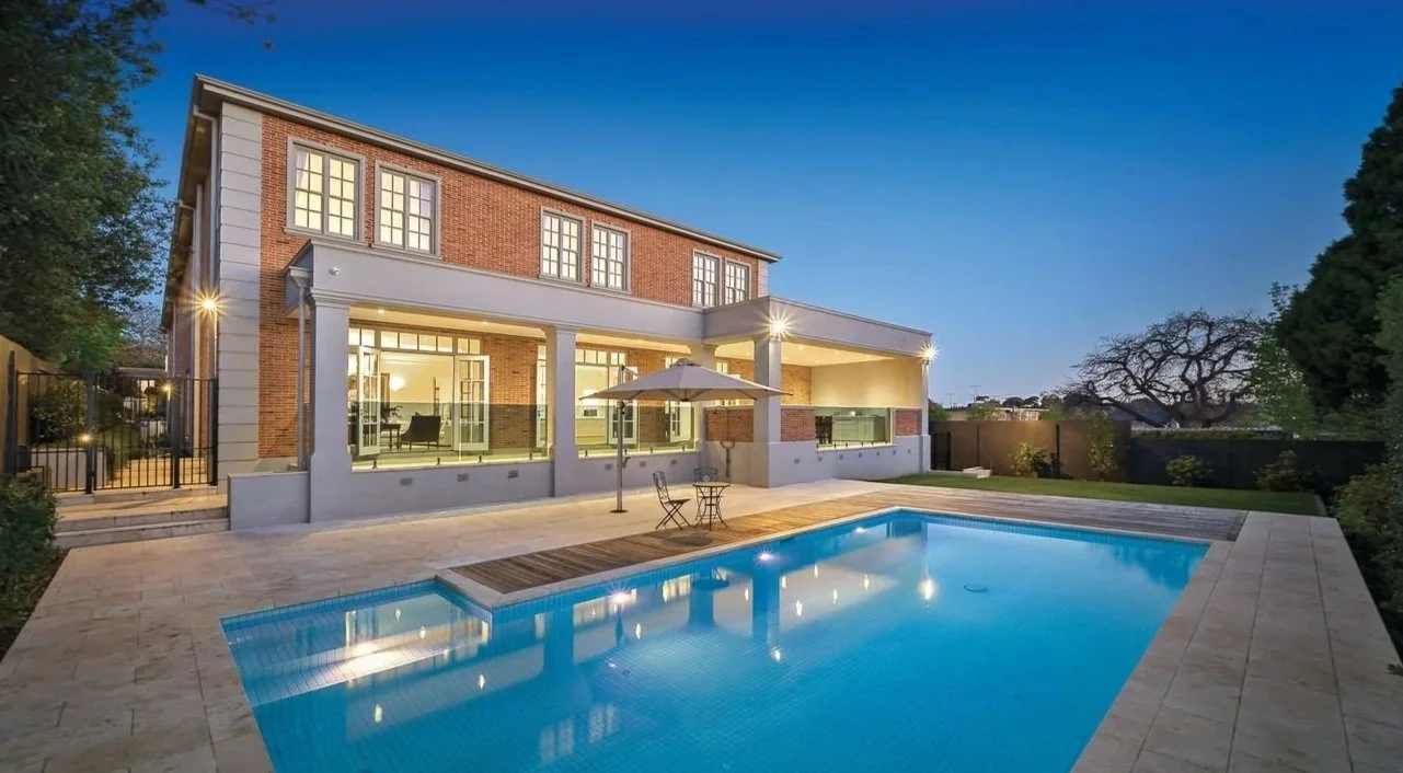 More photos showing the Hawthorn Garden, such as overview of the masnion backyard pool, moments of life in this garden surrounded by greenery.