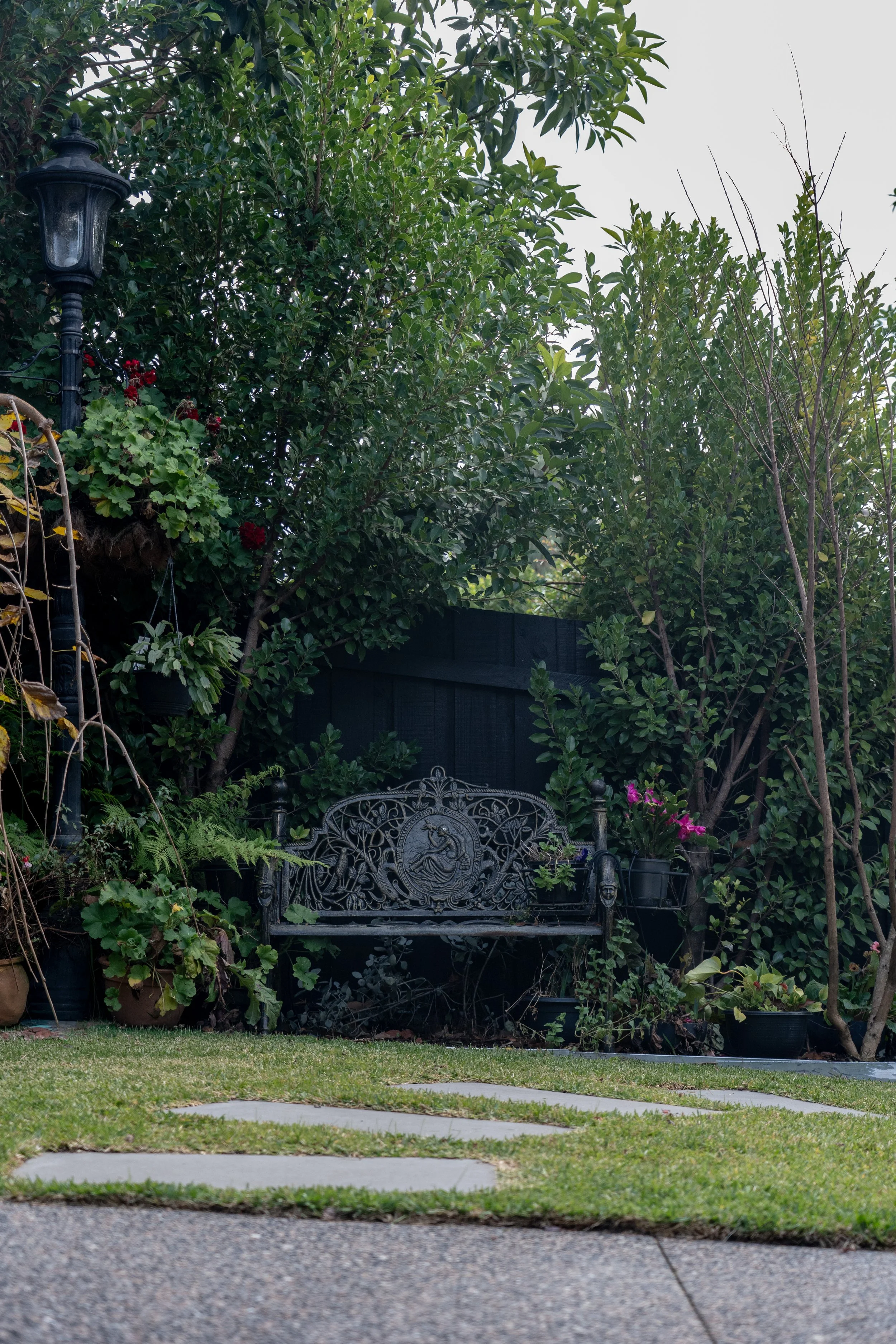 An elegant garden bench, matching with the french design style. The details on the bench add taste to this high class garden design.