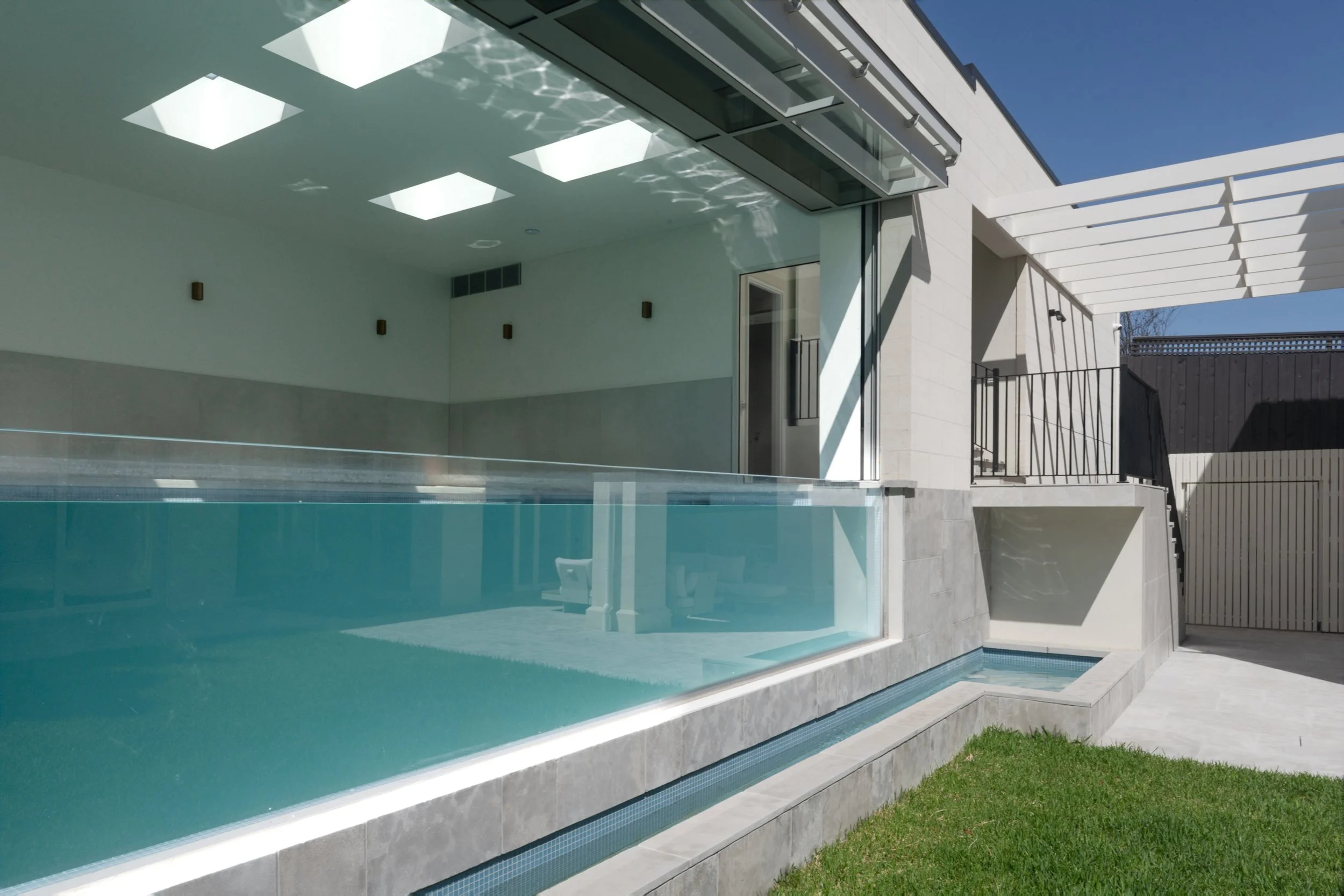 The pool and the pond in front creates a two step visial effect, resembling each other visually, also creating depth to the garden design.