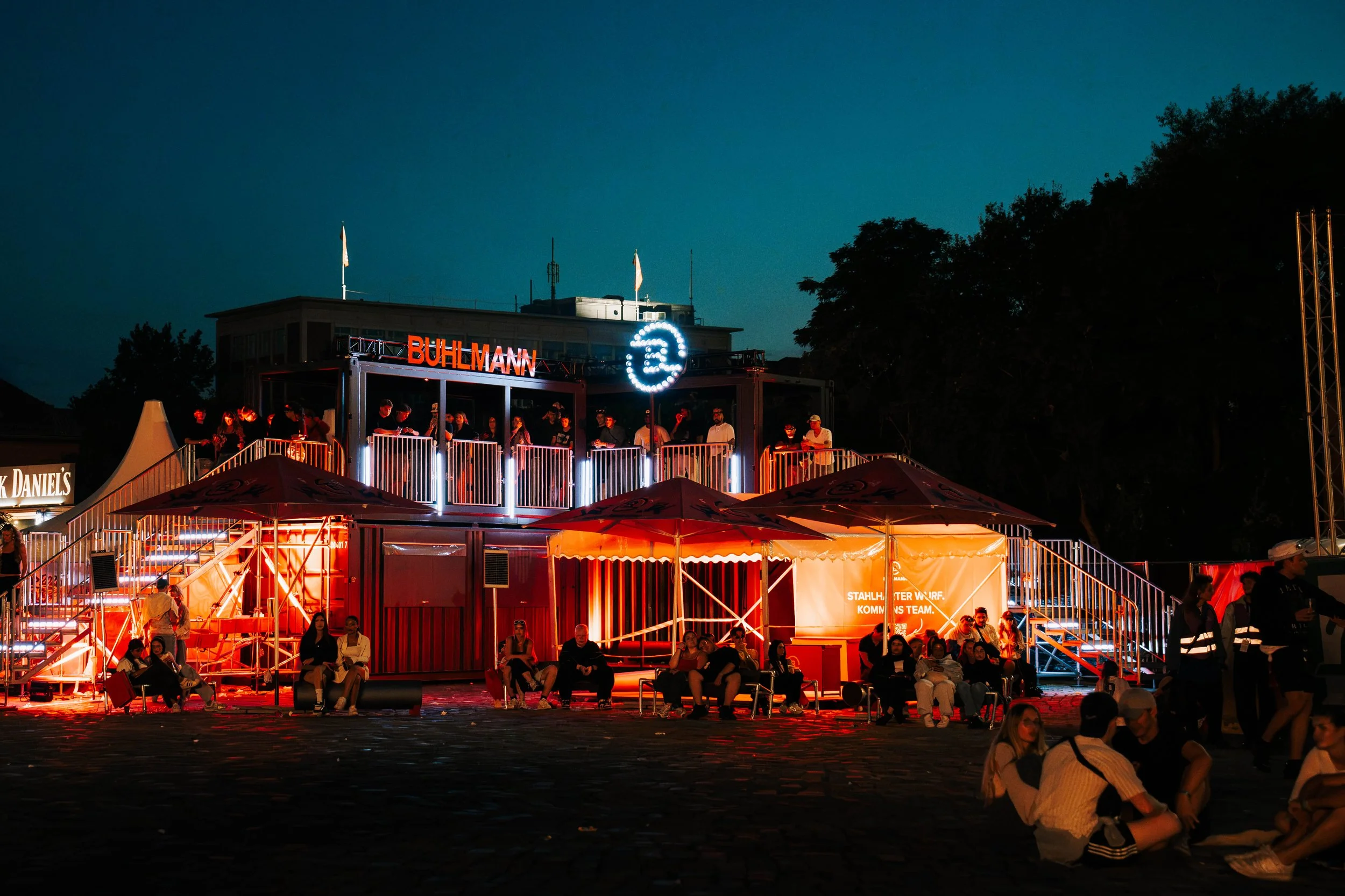 Container bei Nacht