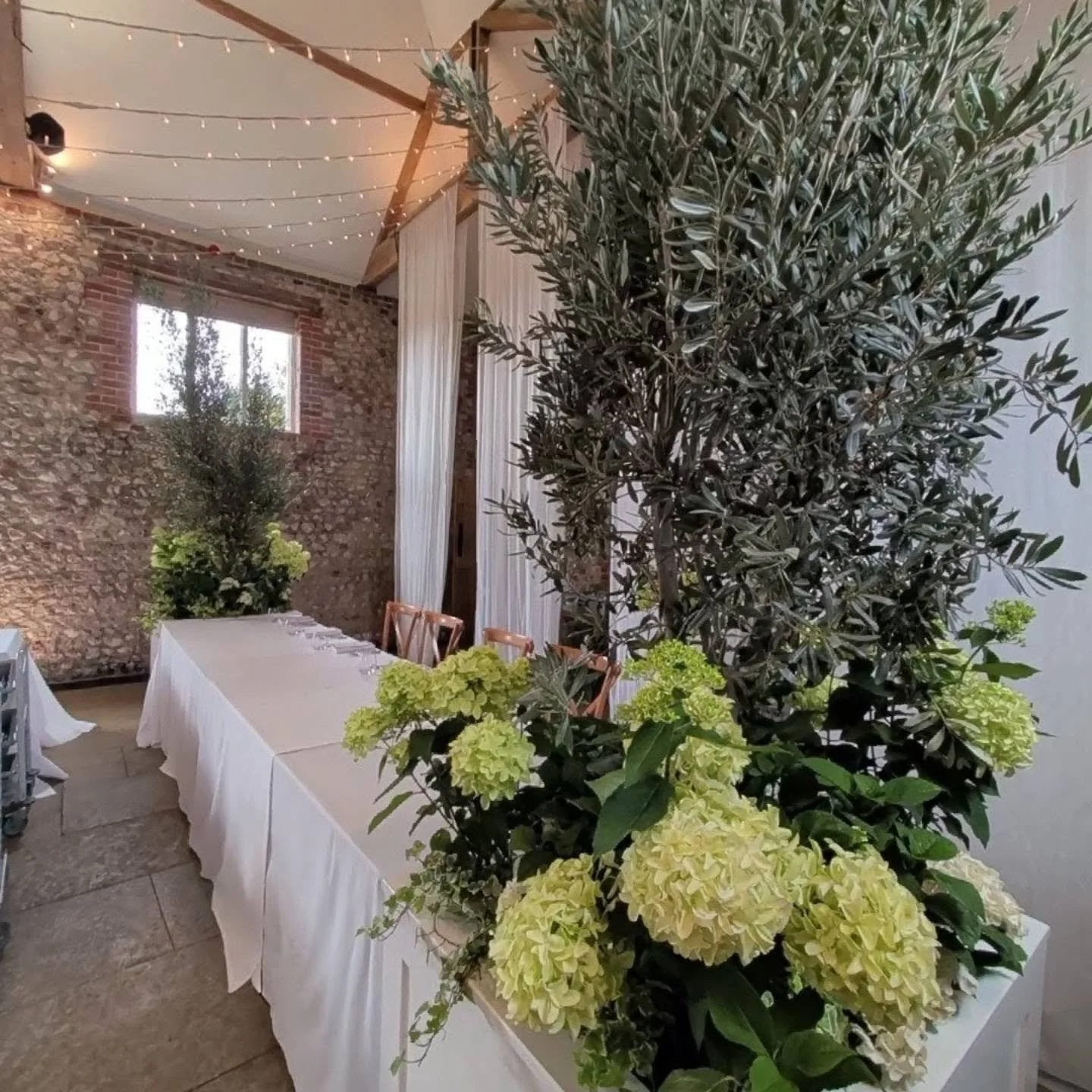 Our bespoke wooden planters are designed to fit alongside or within any long table set up 

This weekend  @farbridgeevents either side of the top table with Olive trees and hydrangeas but the choices are yours with a wide range of foliage and trees t