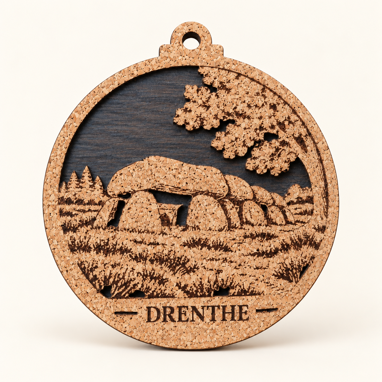 Drenthe kerstornament van kurk en donker hout-4.png