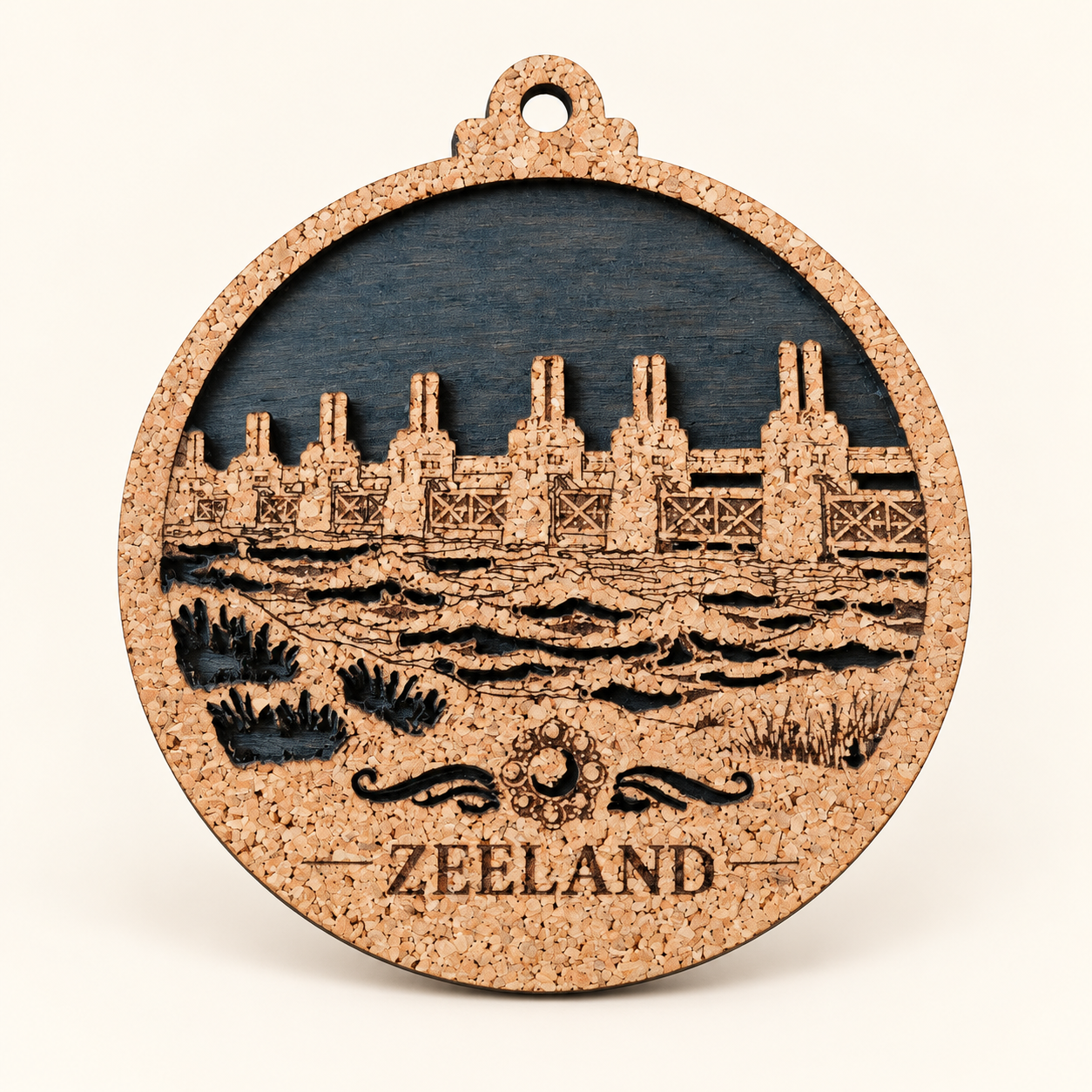 Zeeland kerstornament van kurk en donker hout-8.png