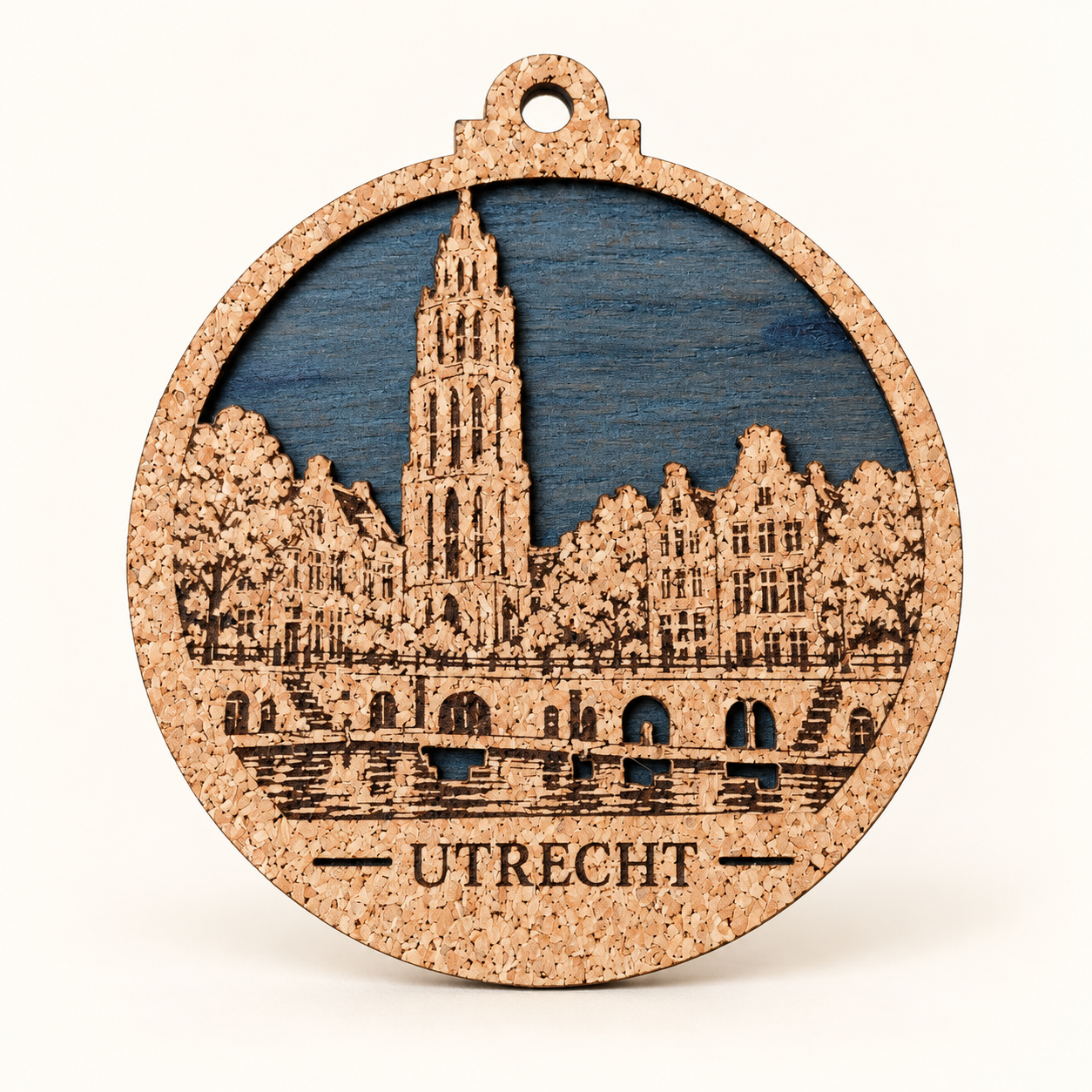 Utrechtse kerstornament van kurk en donker hout-6.png