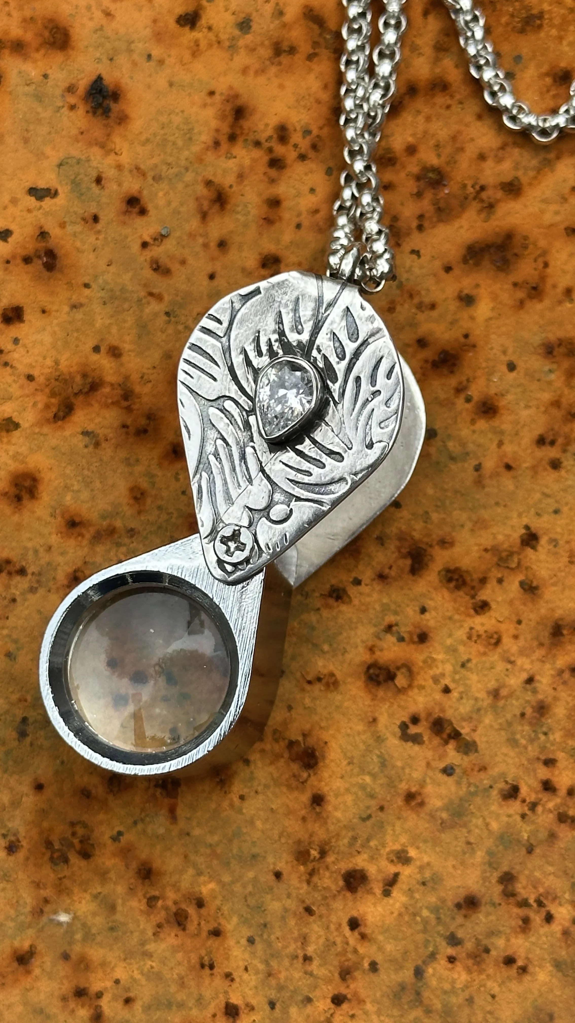 Loup met zilveren kast, Eigen collectie
