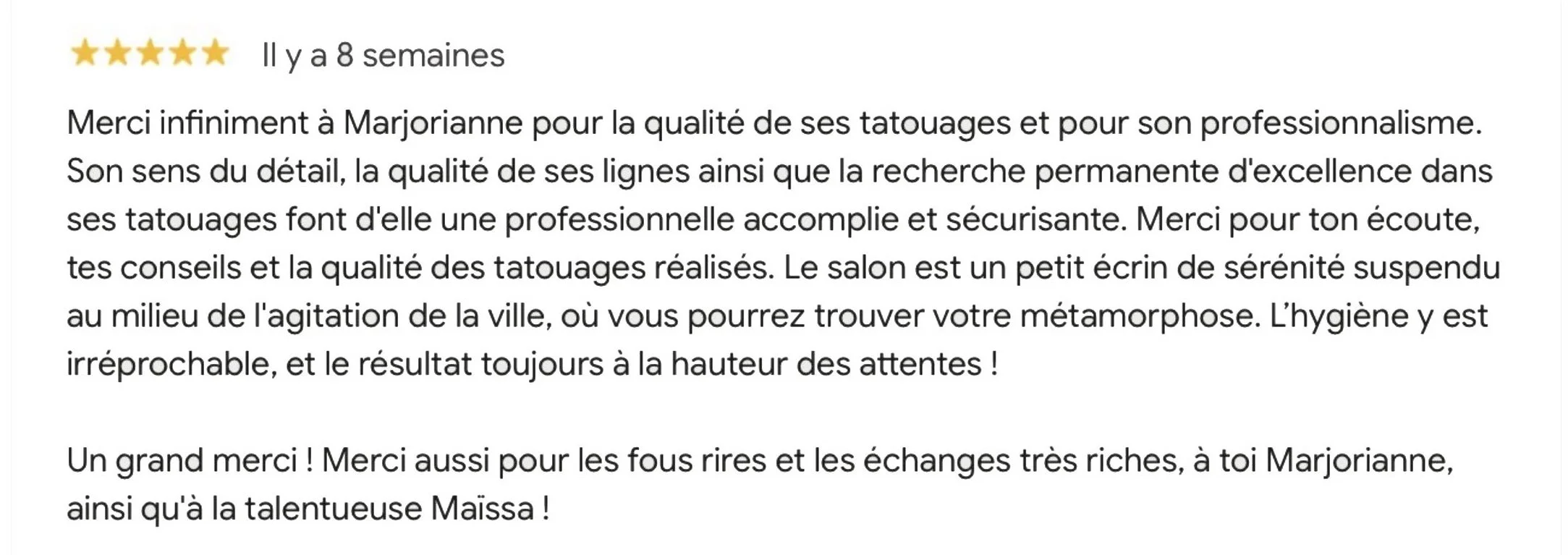 Avis positif avec 5 étoiles et un commentaire exprimant la satisfaction pour des tatouages de Marjorianne, mentionnant la qualité, le professionnalisme, l'écoute, et la propreté du salon.
