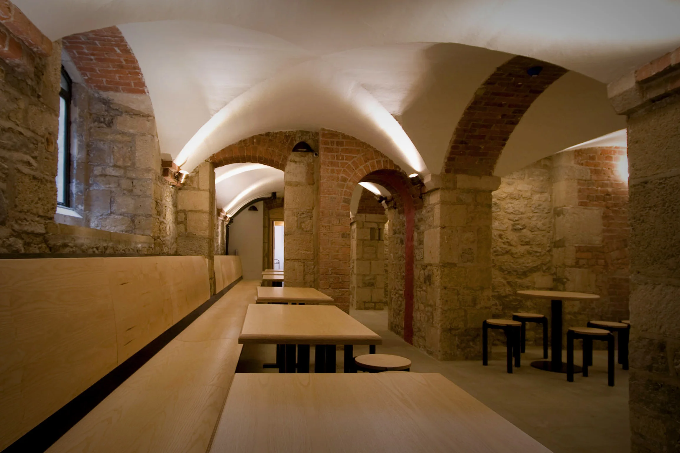 Web L BNC Bar2-V.jpg