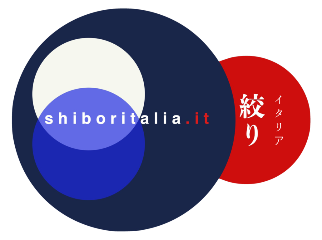 Logo con sfere sovrapposte blu, bianca e rossa, con testo in italiano 'shiboritalia.it' e giapponese '絞り' e 'イタリア'.
