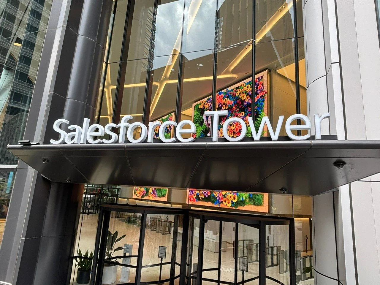 Salesforce Tower - Street Signage