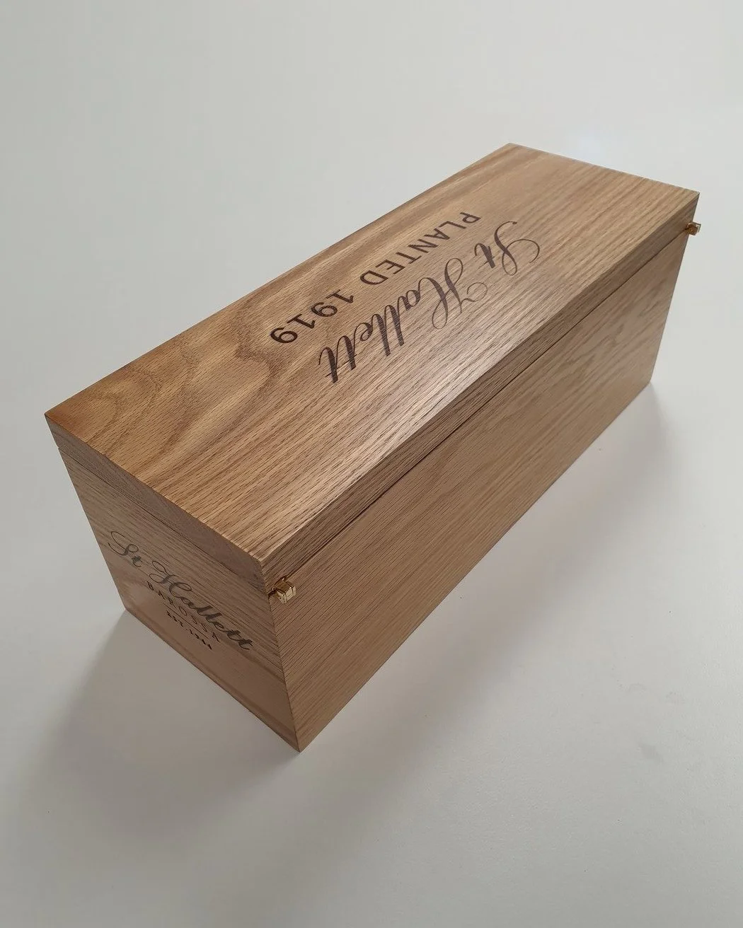 St Hallett - Heritage Merchandise Box - Accolade wines