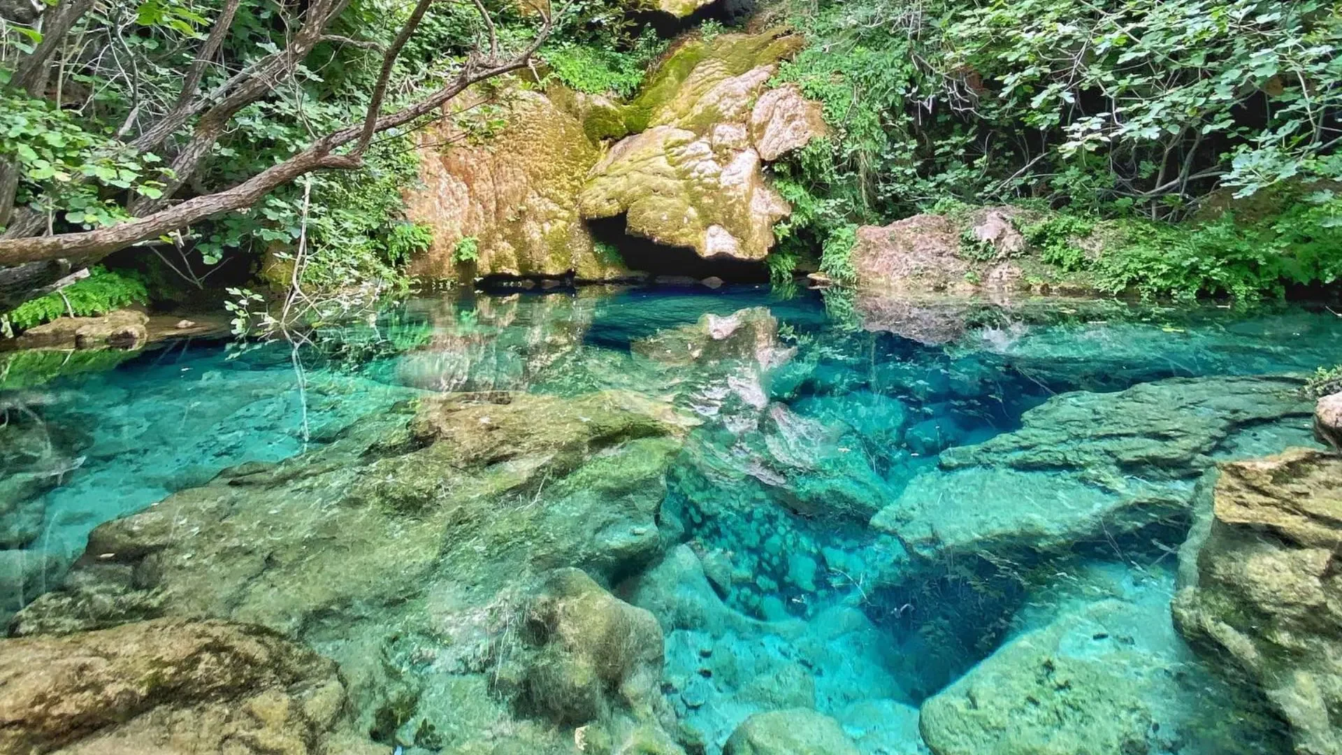 Natuurlijke poelen in een rivierbedding bij Ussassai in de Ogliastra