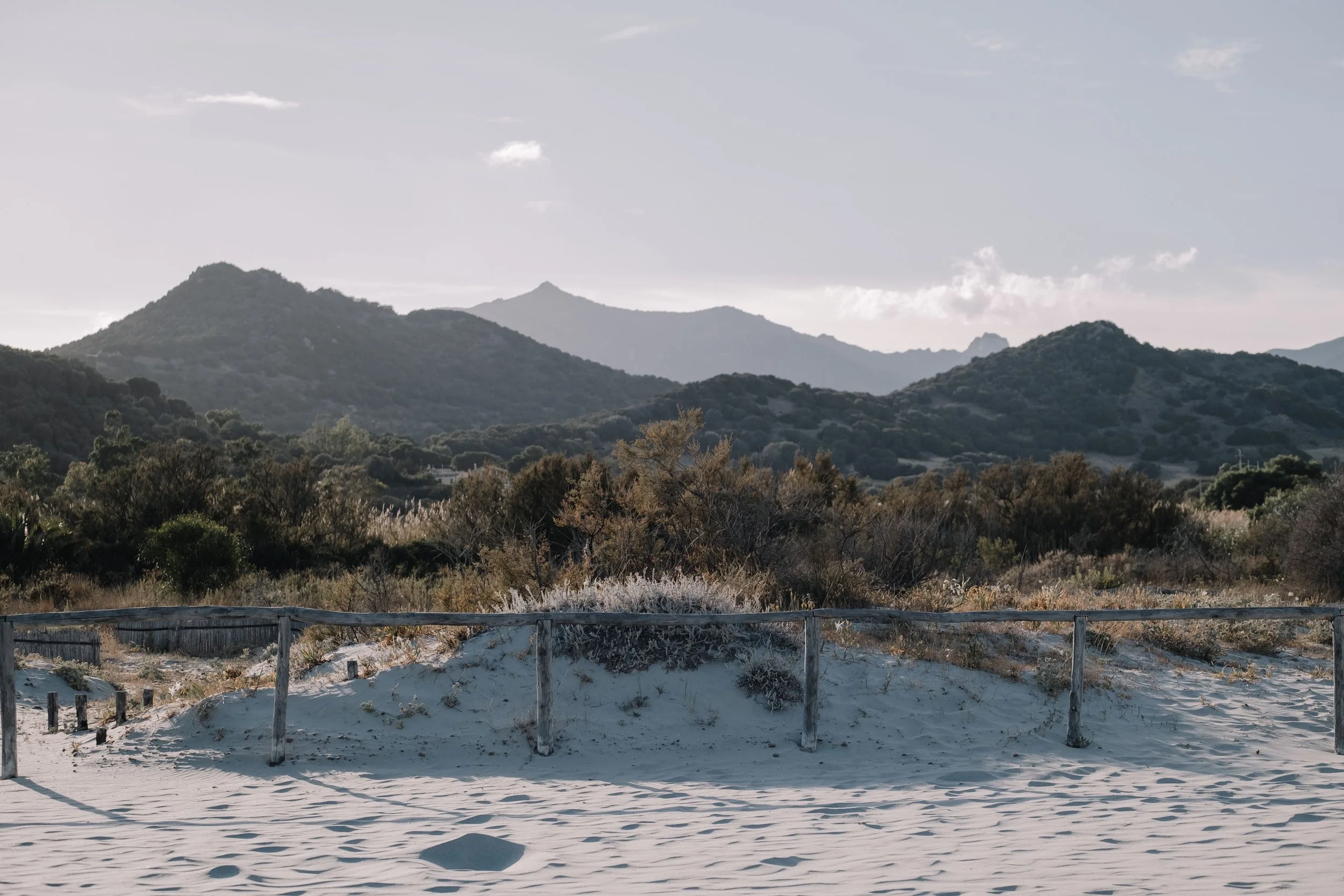 Winter op Sardinië aan de zee.
