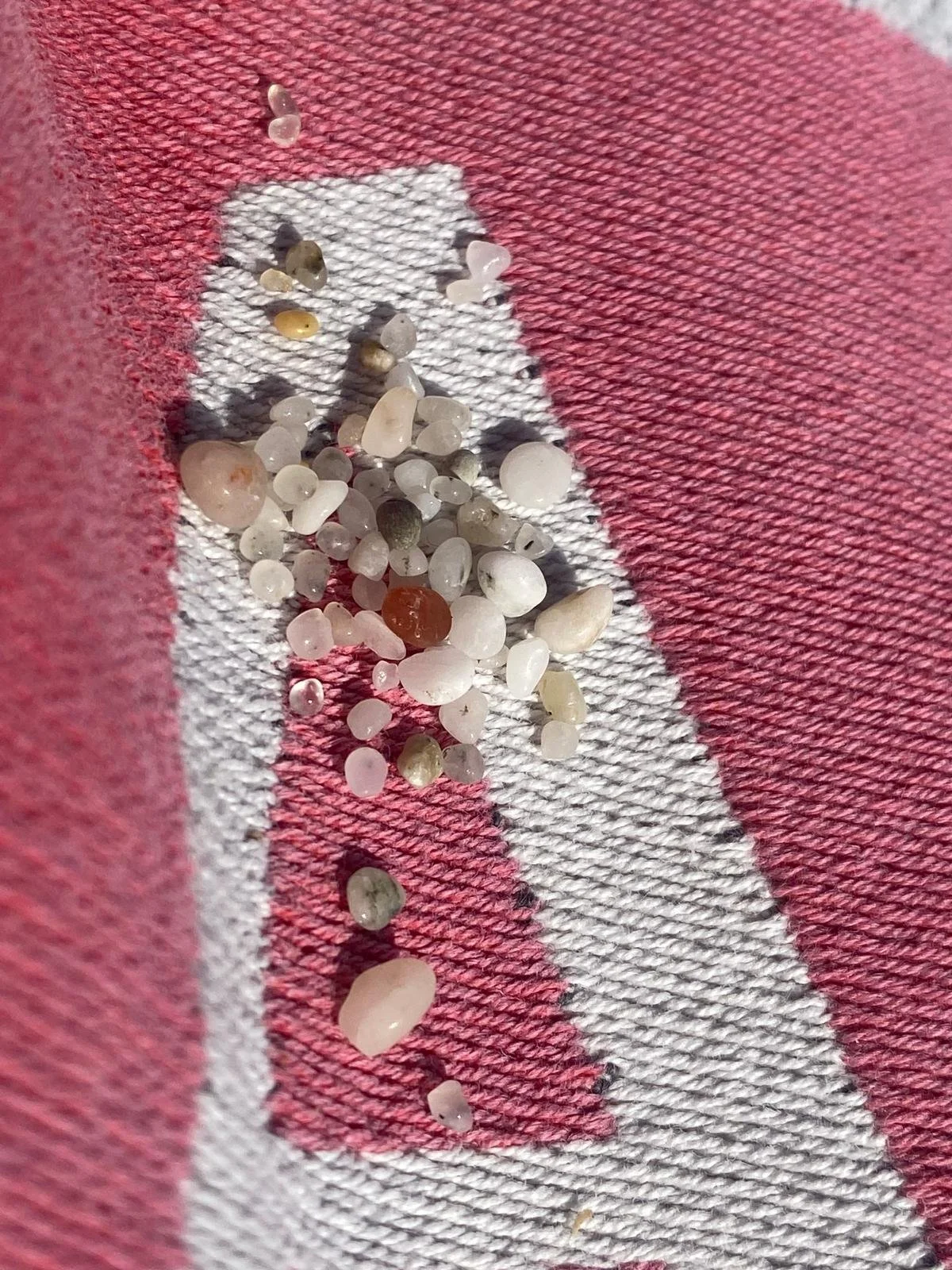 Kwartkorrels van het strand van Is Arutas