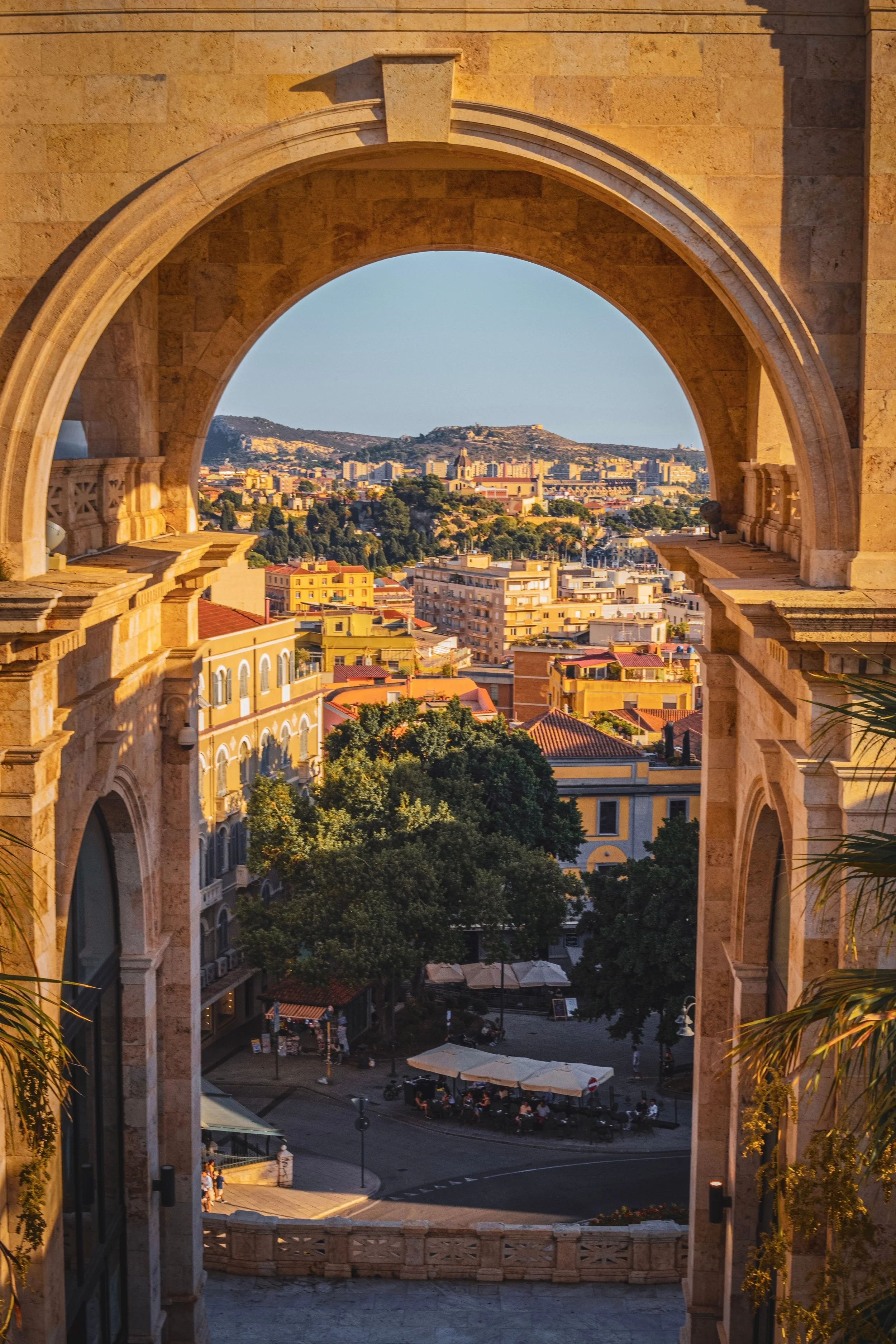 Zicht vanuit de poort van de Bastione in Cagliari.