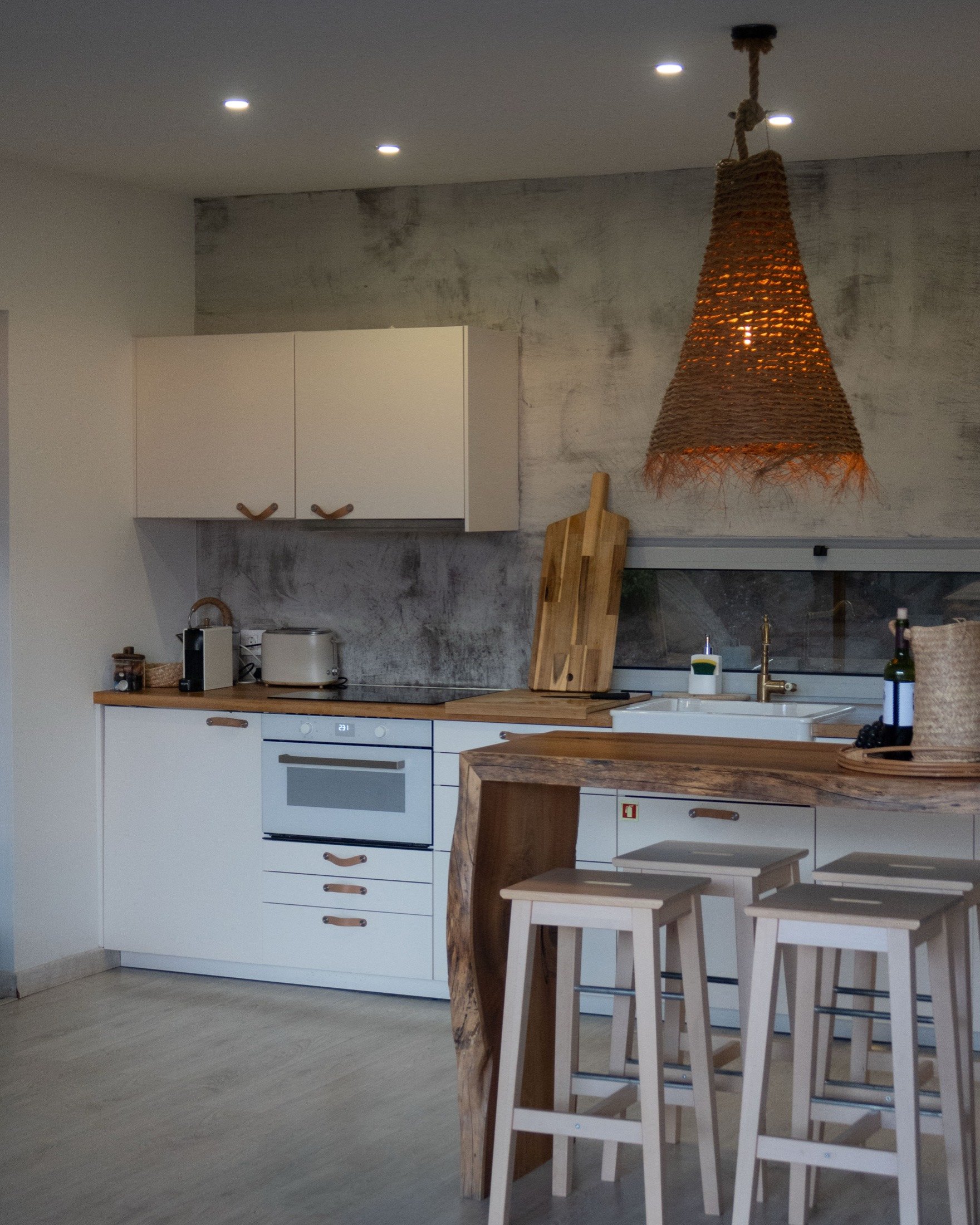 Full kitchen