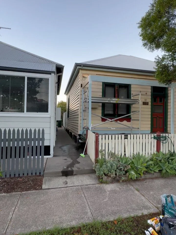 Before and after of our Hamilton full exterior makeover. What a way to fully transform the look of your home 😍