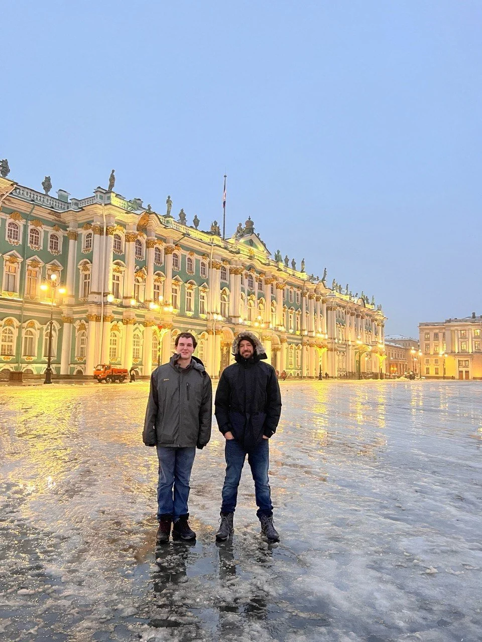 american-travellers-palace-square-saint-petersburg-russia.jpg.jpg
