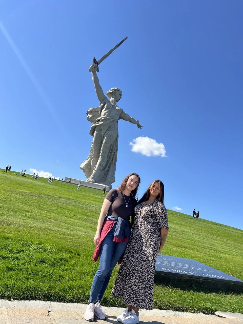 american-tourists-motherland-calls-volgograd-russia.jpg.jpg
