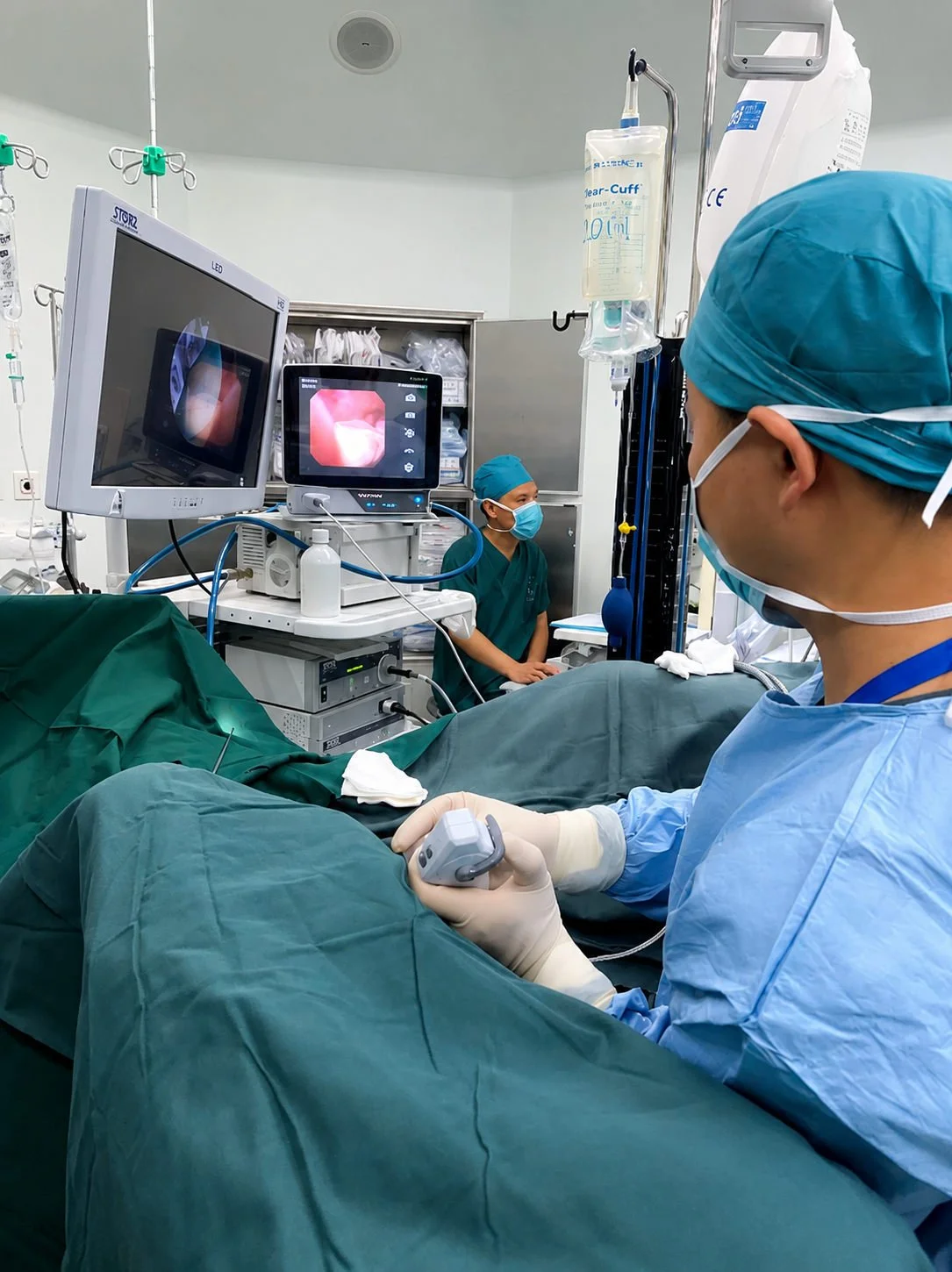 Dr. Zhang in urological urgery