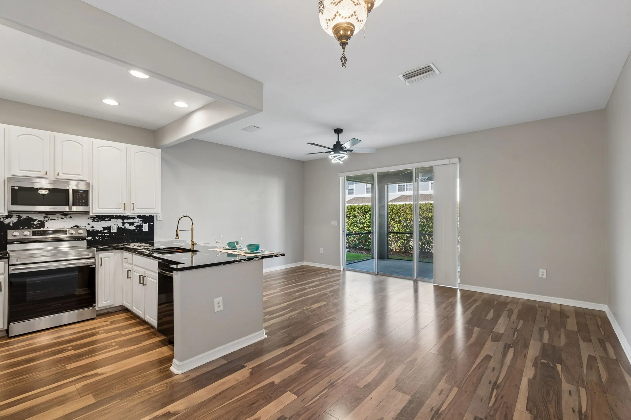 Townhome kitchen living room empty