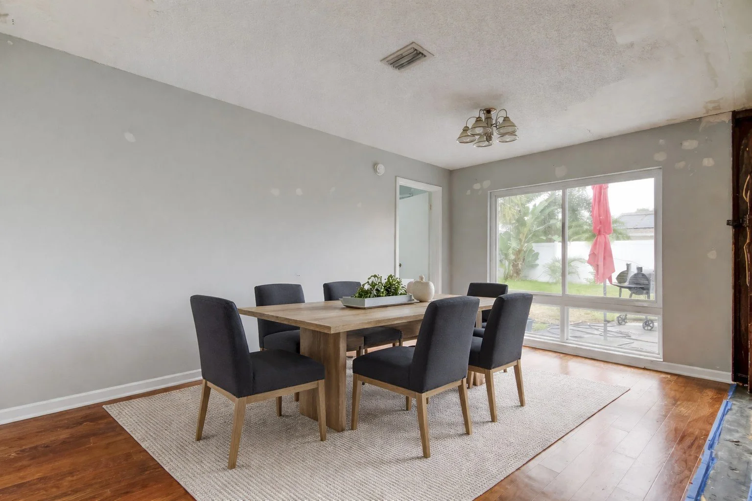 financially distressed dining room virtually staged
