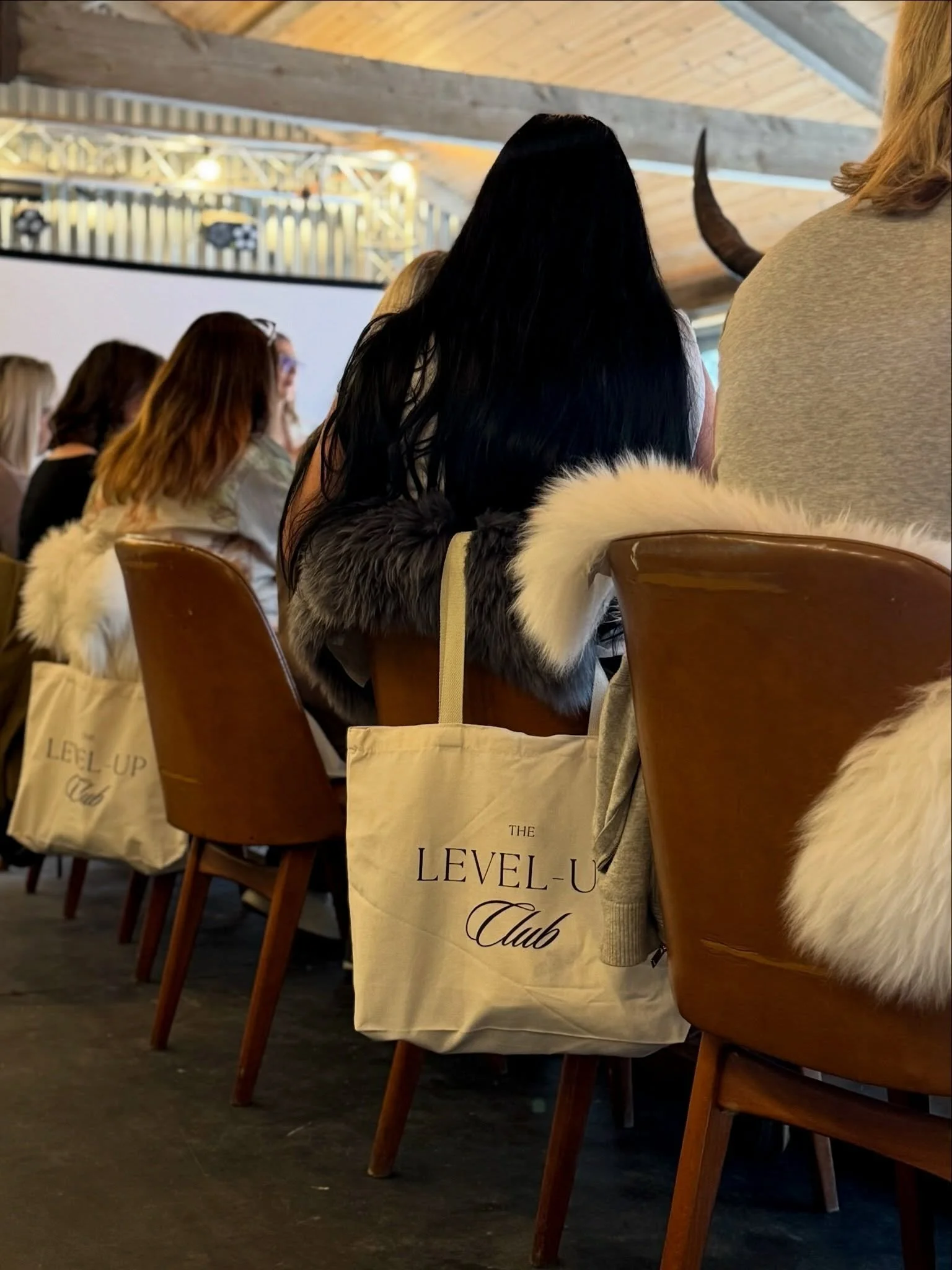 A few small moments from behind the scenes of the retreat. 🖤

The details. The little extras. The things you might not notice at first glance.

It&rsquo;s all part of my attention to detail, to elevate networking events.

And I can&rsquo;t wait to s