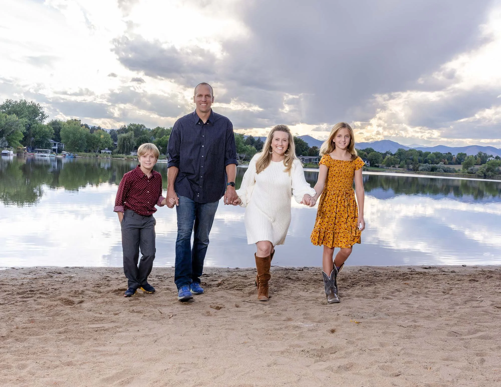 Golden Hour Family Portraits in Littleton, CO | A Lakeside Session