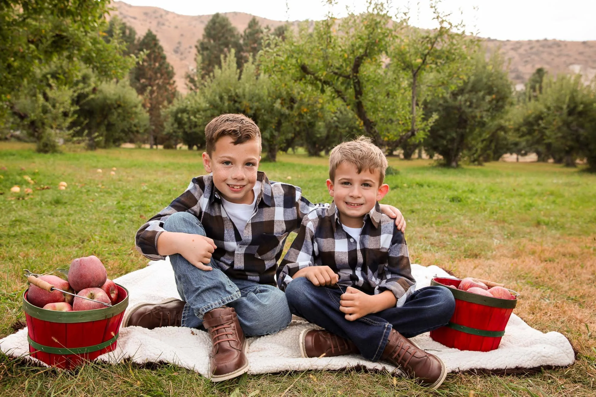 Family Portrait Photography at Anderson Apple Ranch in Emmett, ID