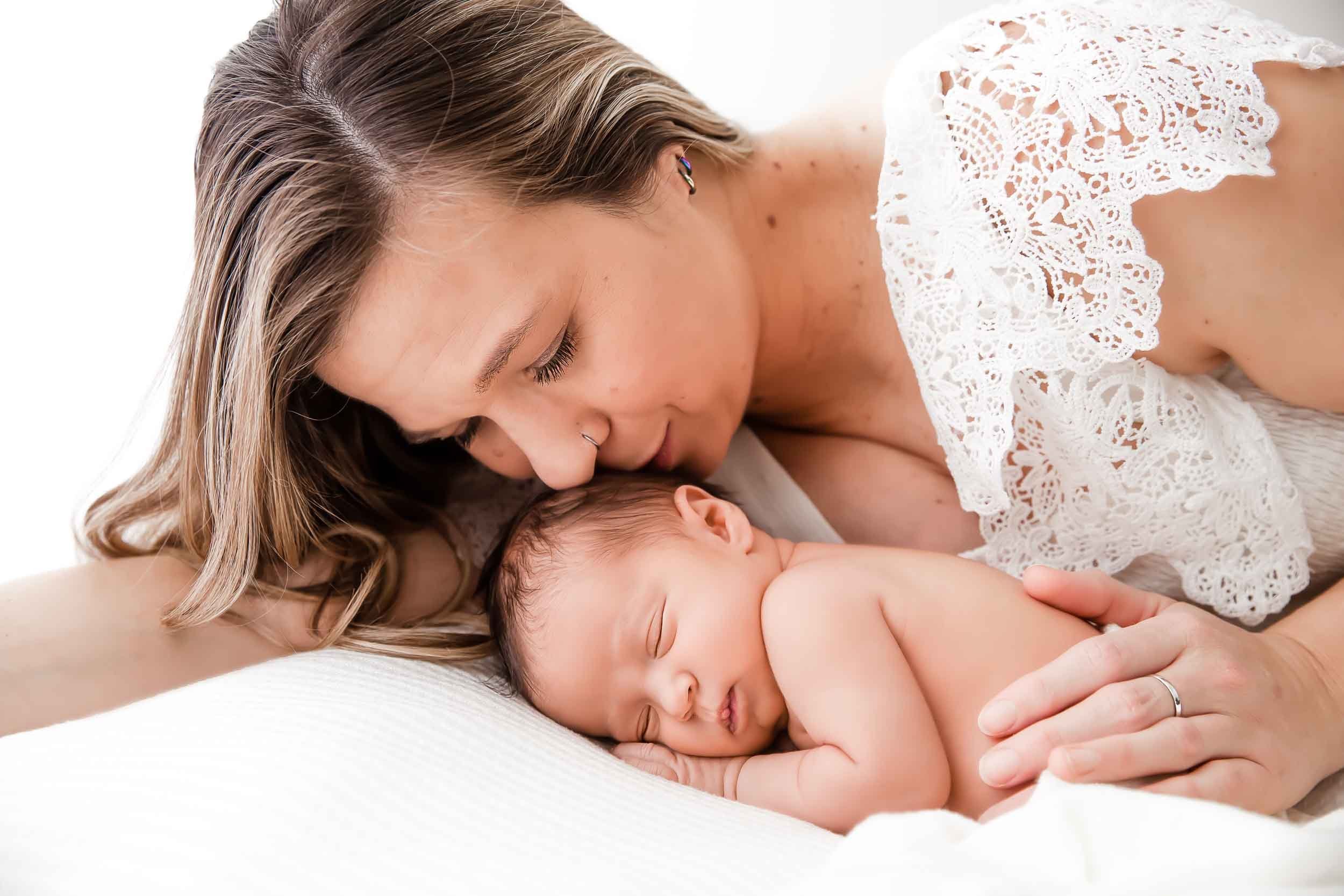 What is Minimal Newborn Photography? | Littleton Newborn Photographer