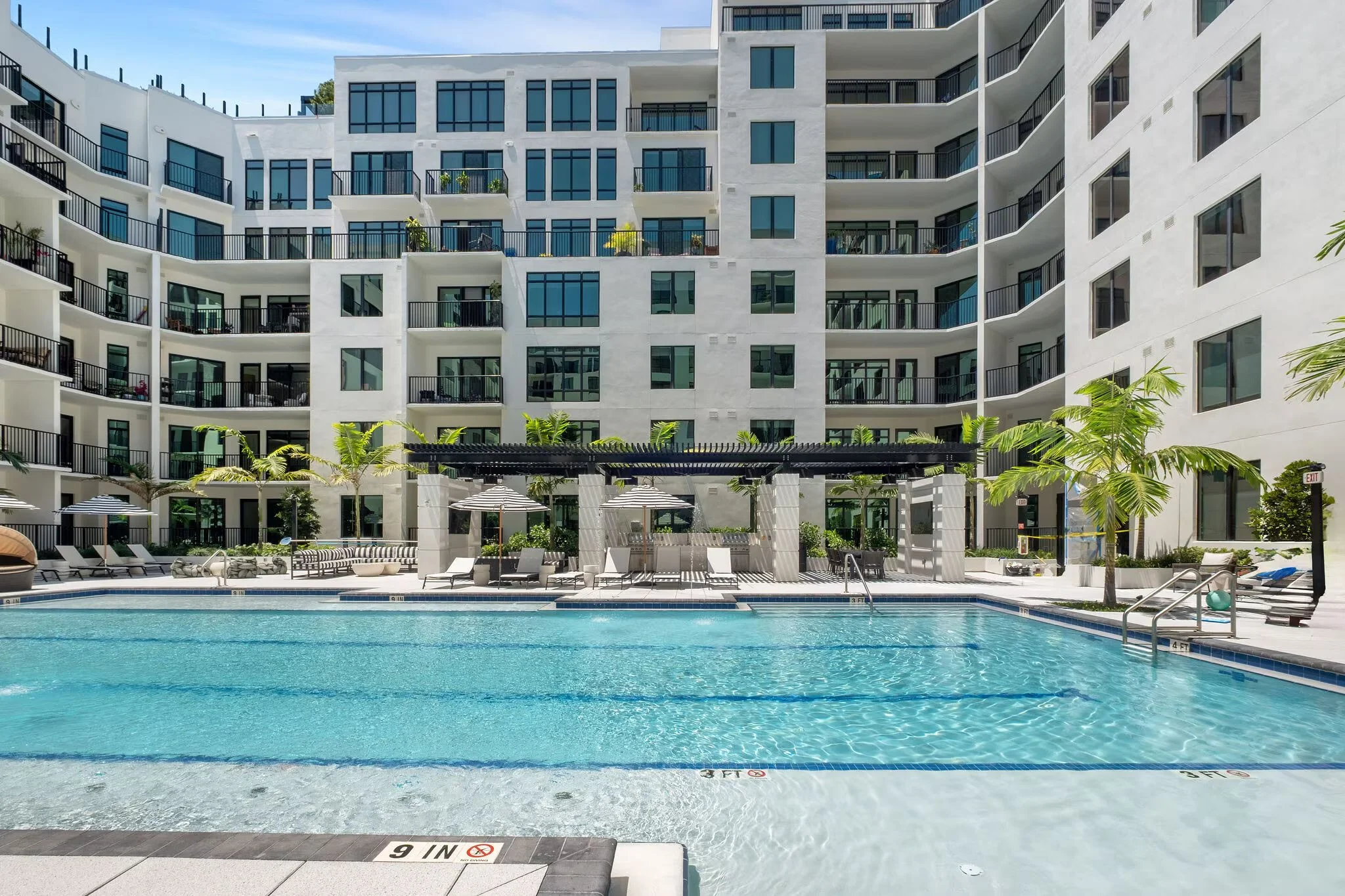 Aster and Links Sarasota FL upper deck pool area