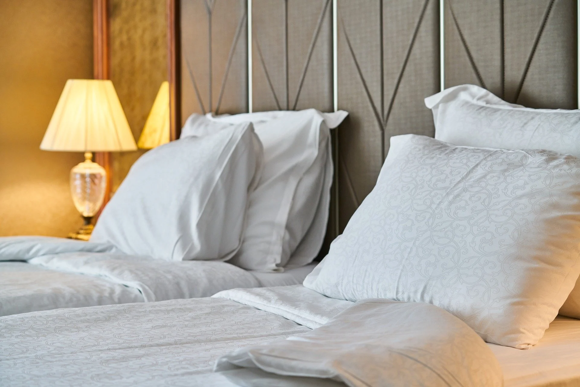 hotel-g9295b026d_1920.jpg